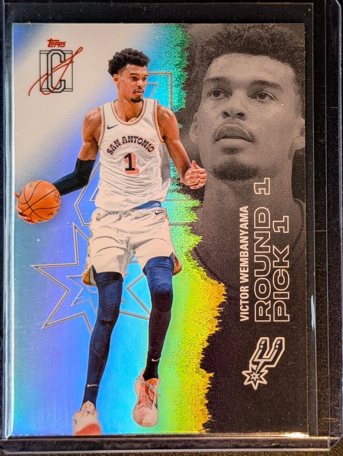 Front of 2025-26 Topps Signature Class #55 Victor Wembanyama Chrome Refractor