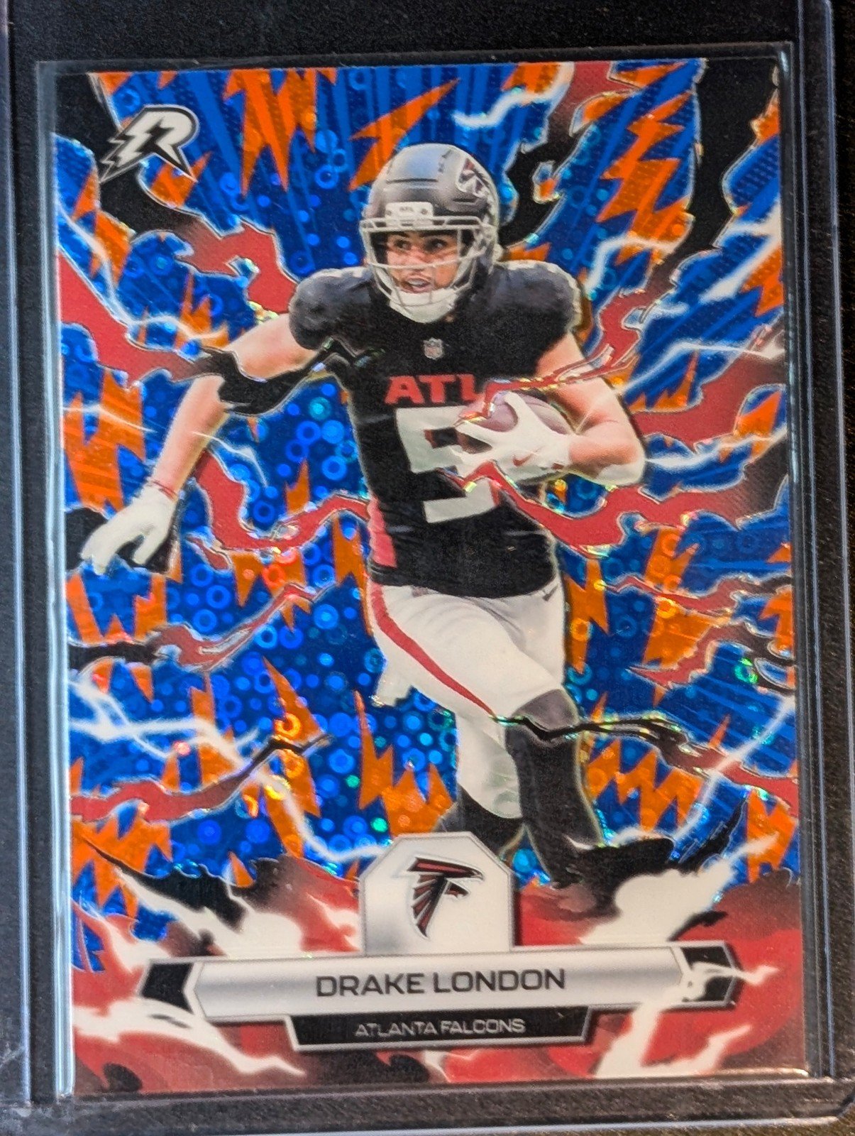 Front of 2025 Topps Resurgence #6 Drake London Blue & Orange Spark Refractor