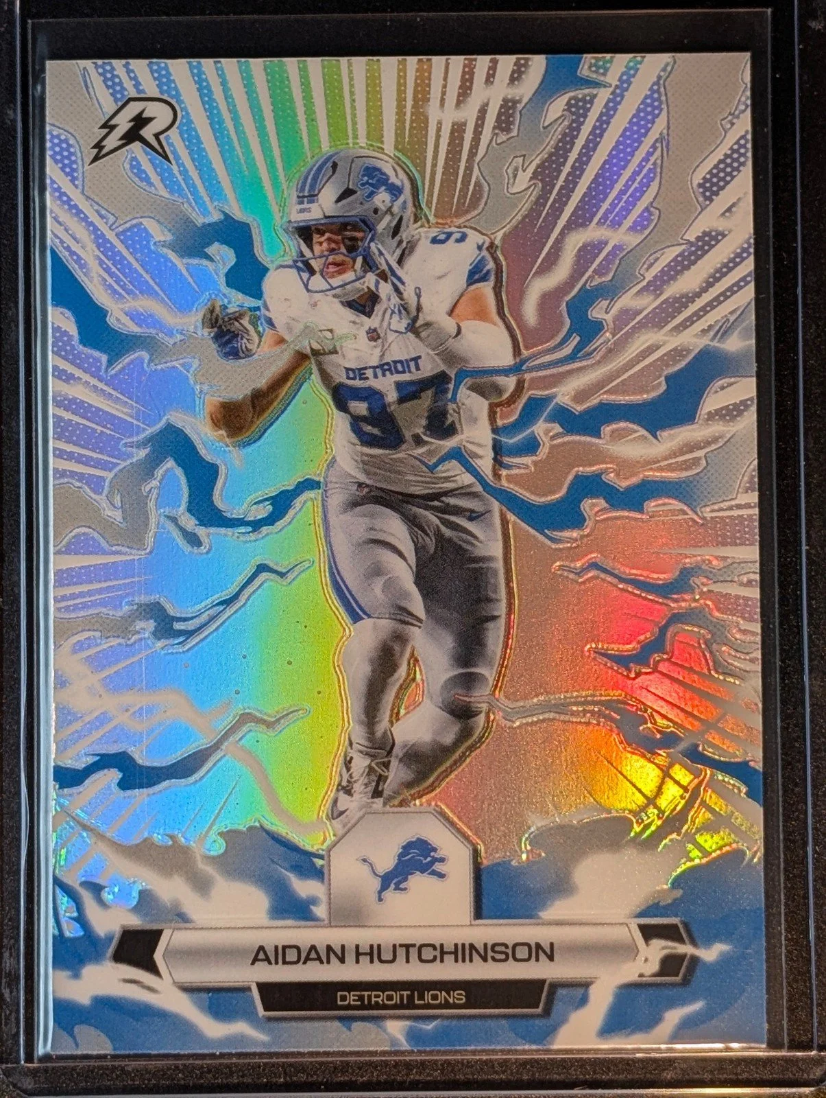 Front of 2025 Topps Resurgence #34 Aidan Hutchinson Refractor