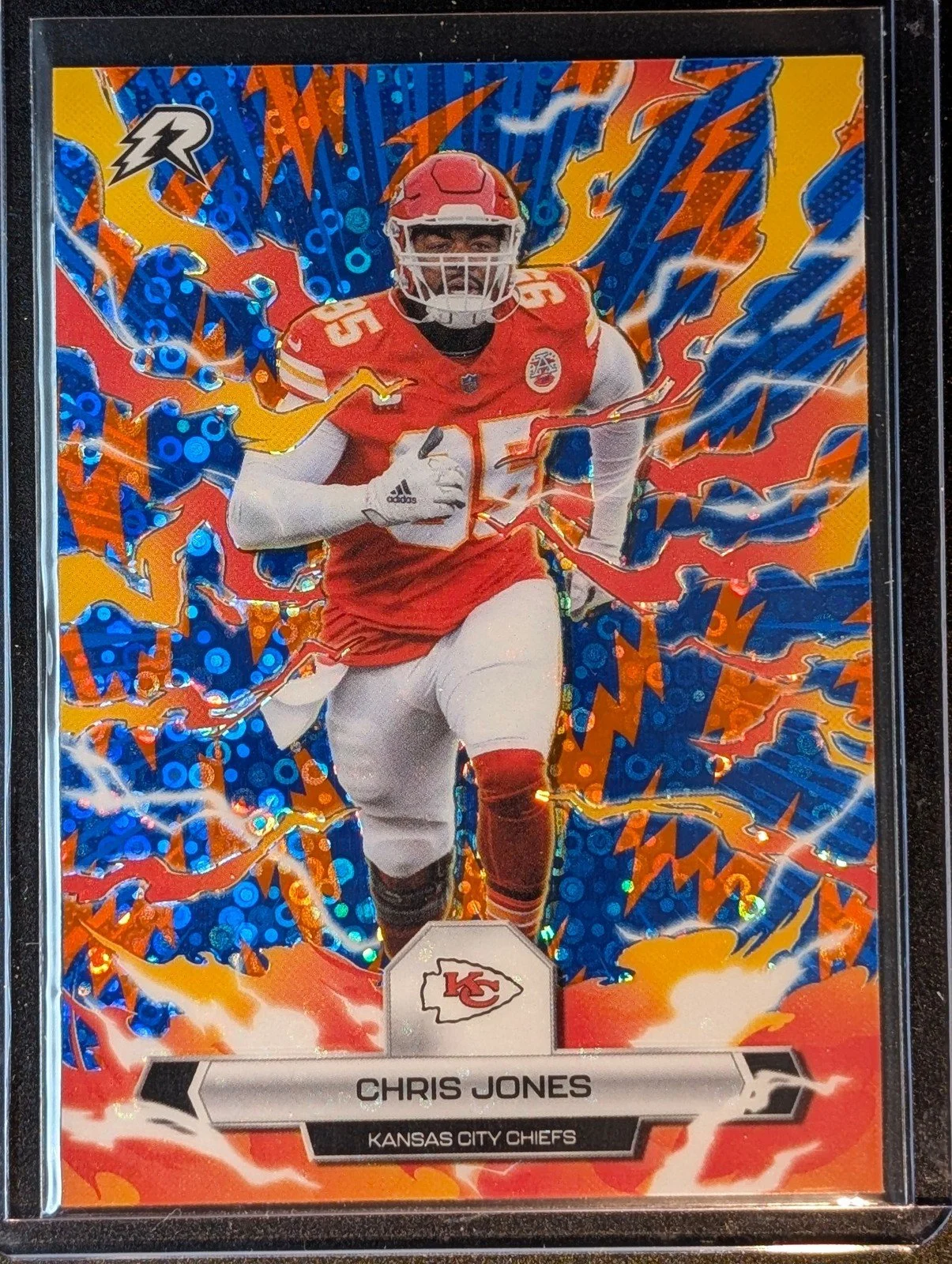 Front of 2025 Topps Resurgence #50 Chris Jones Blue & Orange Spark Refractor