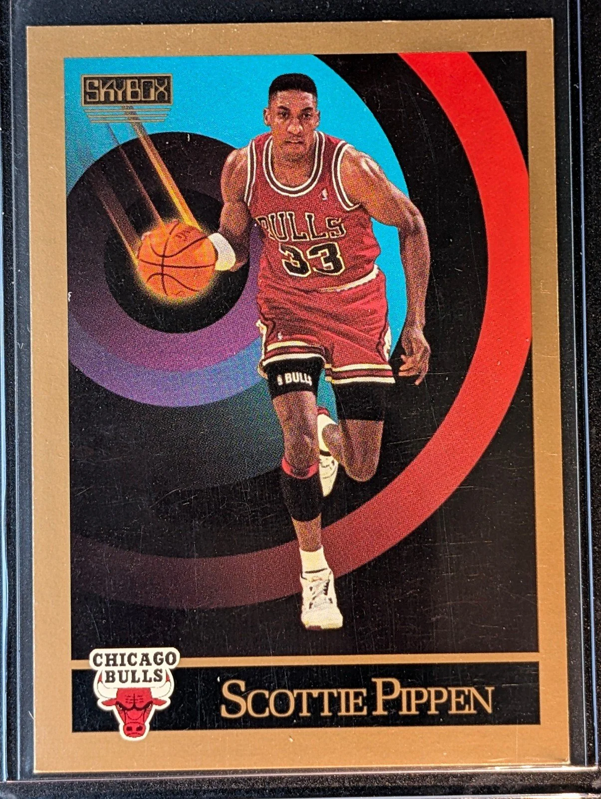 Front of 1990-91 SkyBox #46 Scottie Pippen