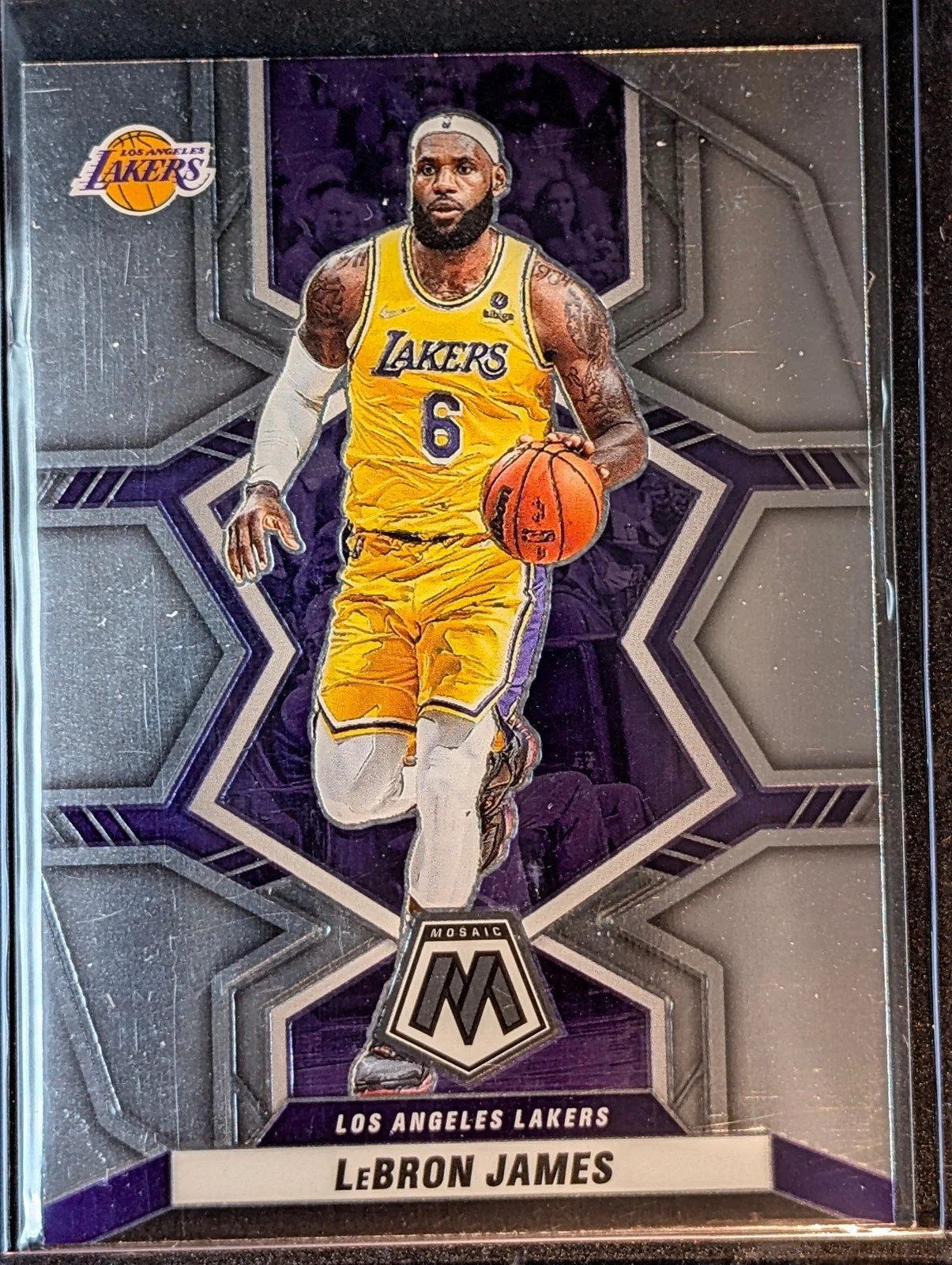 Front of 2021-22 Panini Mosaic #146 LeBron James