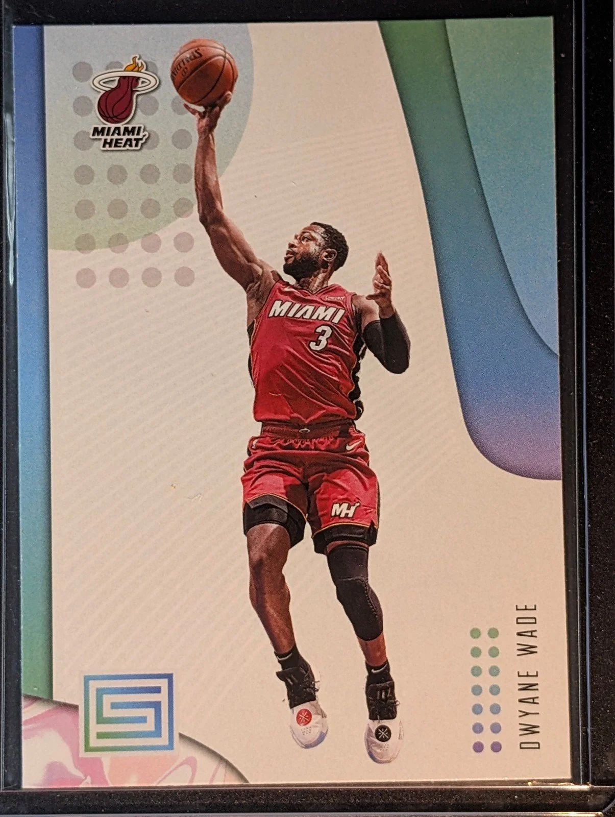 Front of 2018-19 Panini Status #51 Dwyane Wade