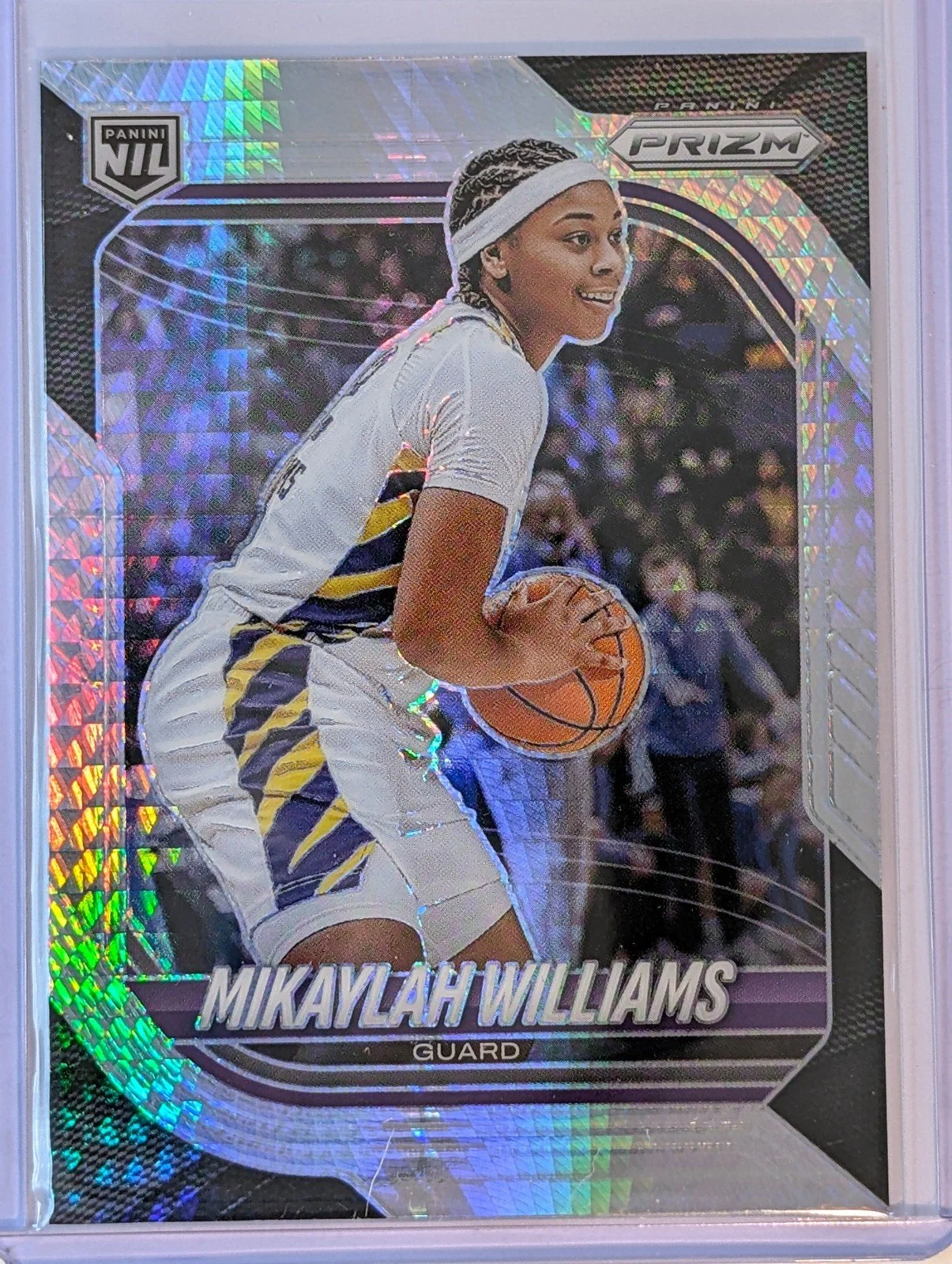 Front of 2025-26 Panini Prizm #147 Mikaylah Williams Hyper Prizm