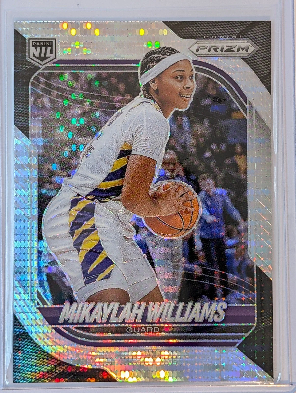 Front of 2025-26 Panini Prizm #147 Mikaylah Williams Pulsar Prizm