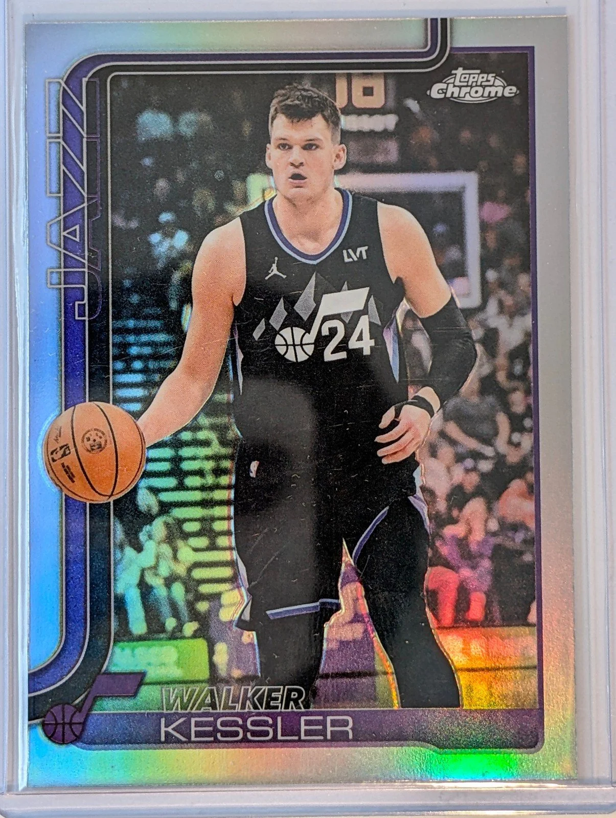 Front of 2025-26 Topps Chrome Update #100 Walker Kessler Refractor