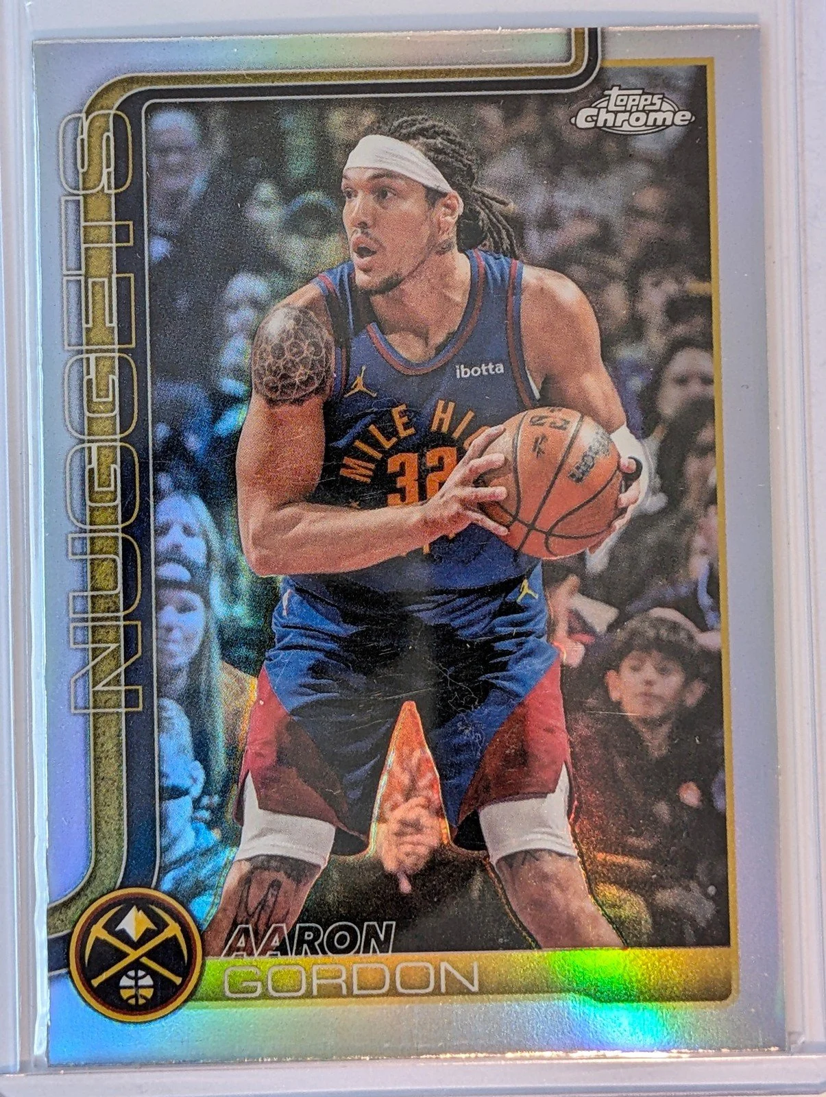 Front of 2025-26 Topps Chrome Update #45 Aaron Gordon Refractor