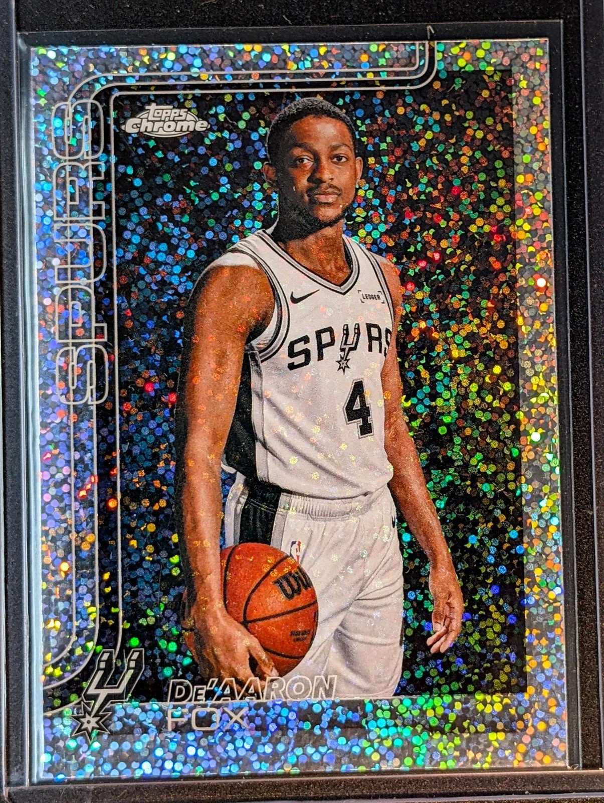 Front of 2025-26 Topps Chrome Update #30 De’Aaron Fox Image Variation Silver Speckle