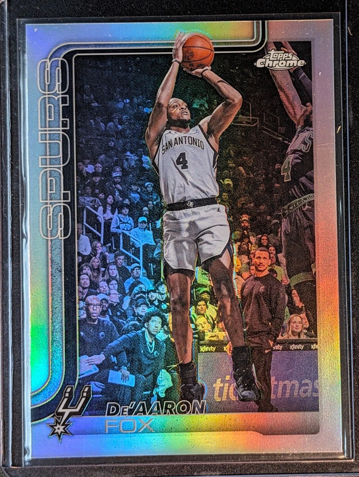 Front of 2025-26 Topps Chrome Update #30 De’Aaron Fox Refractor