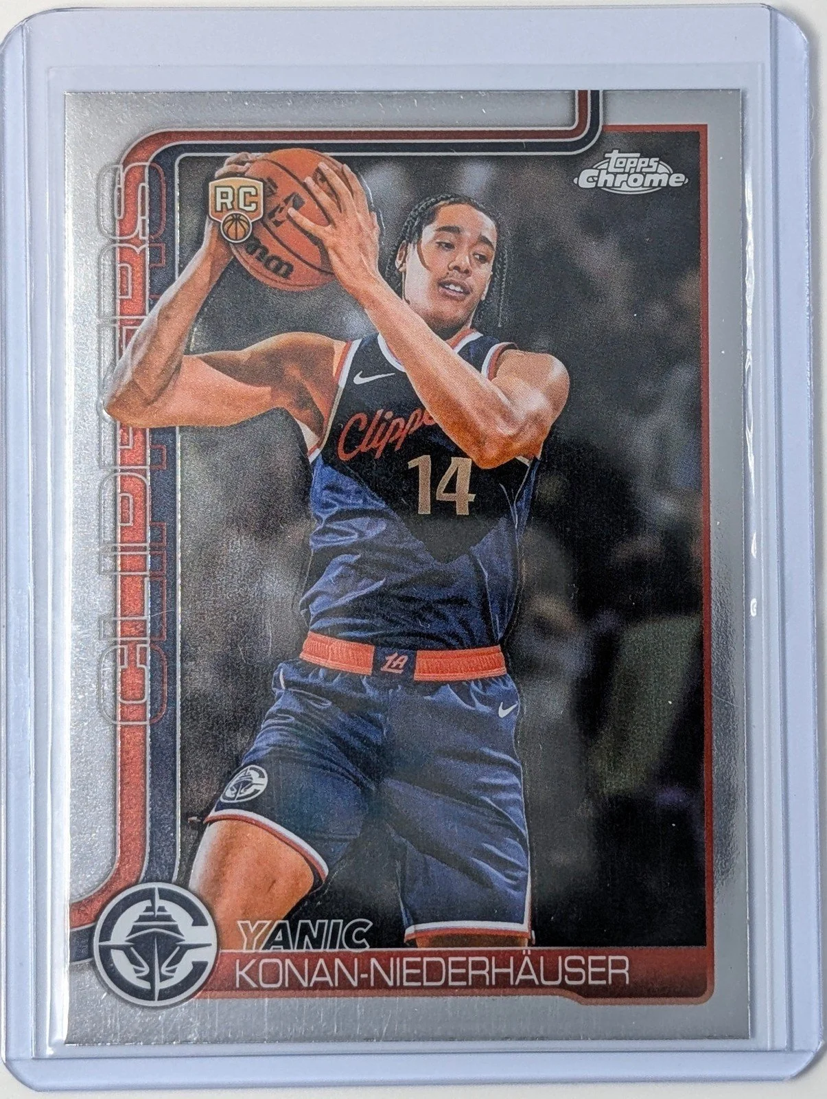 Front of 2025-26 Topps Chrome Update #180 Yanic Konan-Niederhäuser RC