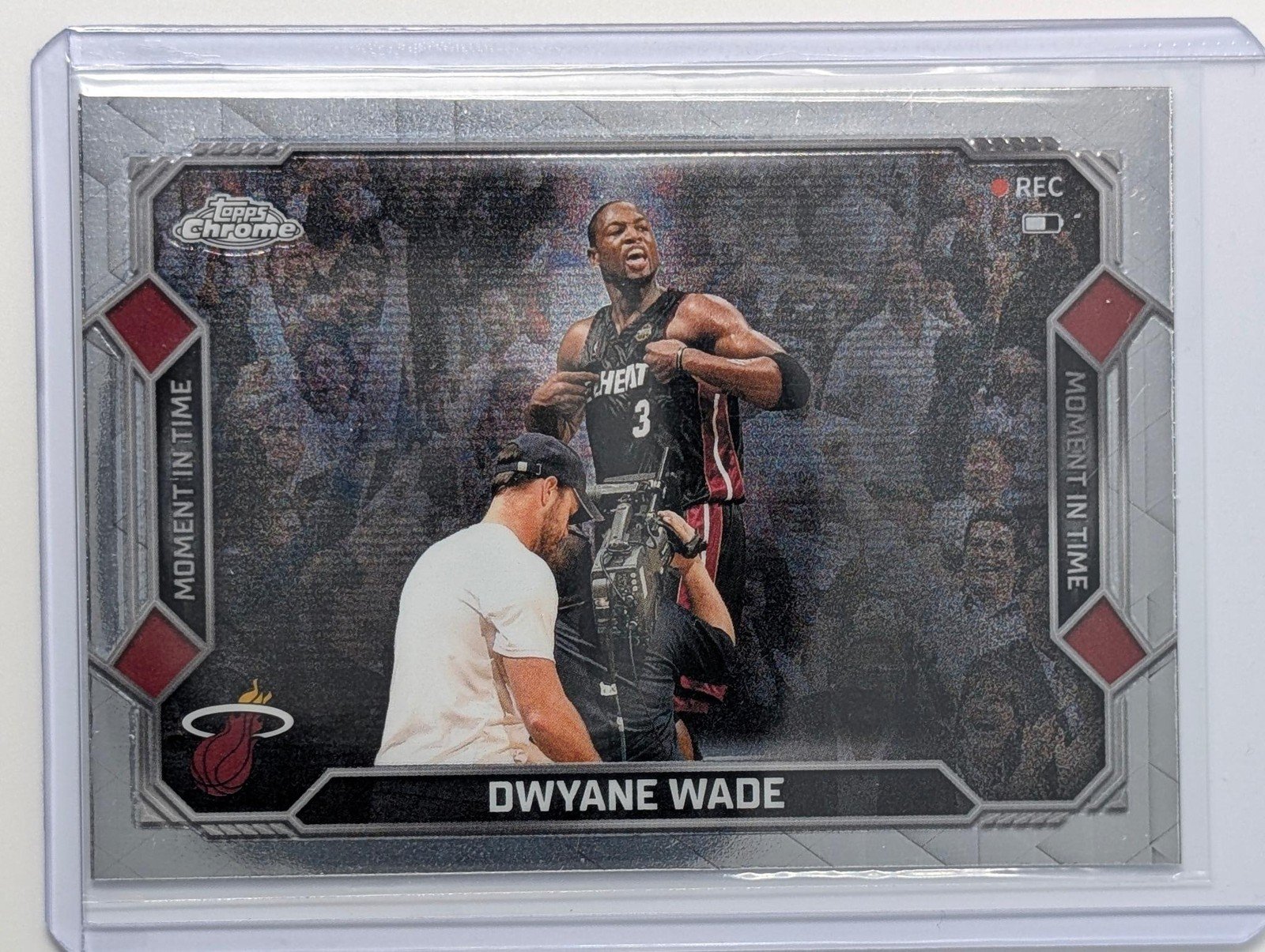 Front of 2025-26 Topps Chrome Update #MT-14 Dwyane Wade Moment In Time
