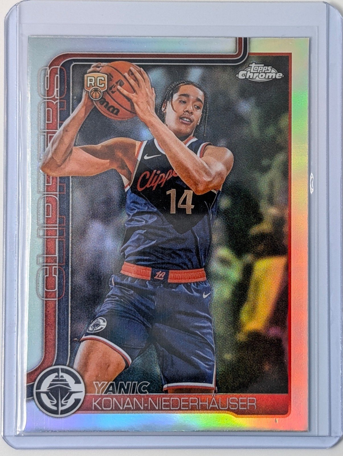 Front of 2025-26 Topps Chrome Update #180 Yanic Konan-Niederhäuser Refractor RC