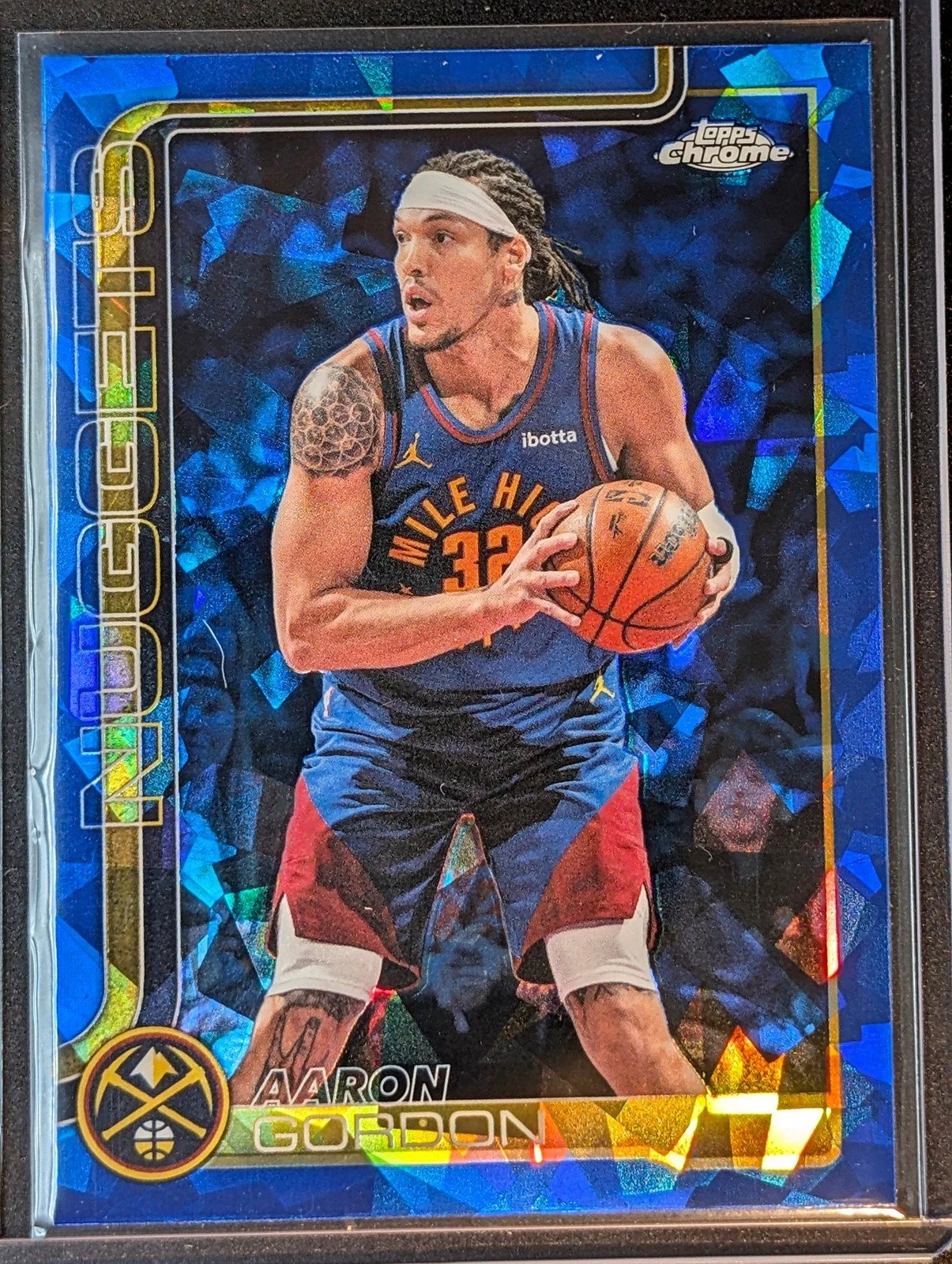 Front of 2025-26 Topps Chrome Update Aaron Gordon Sapphire #45