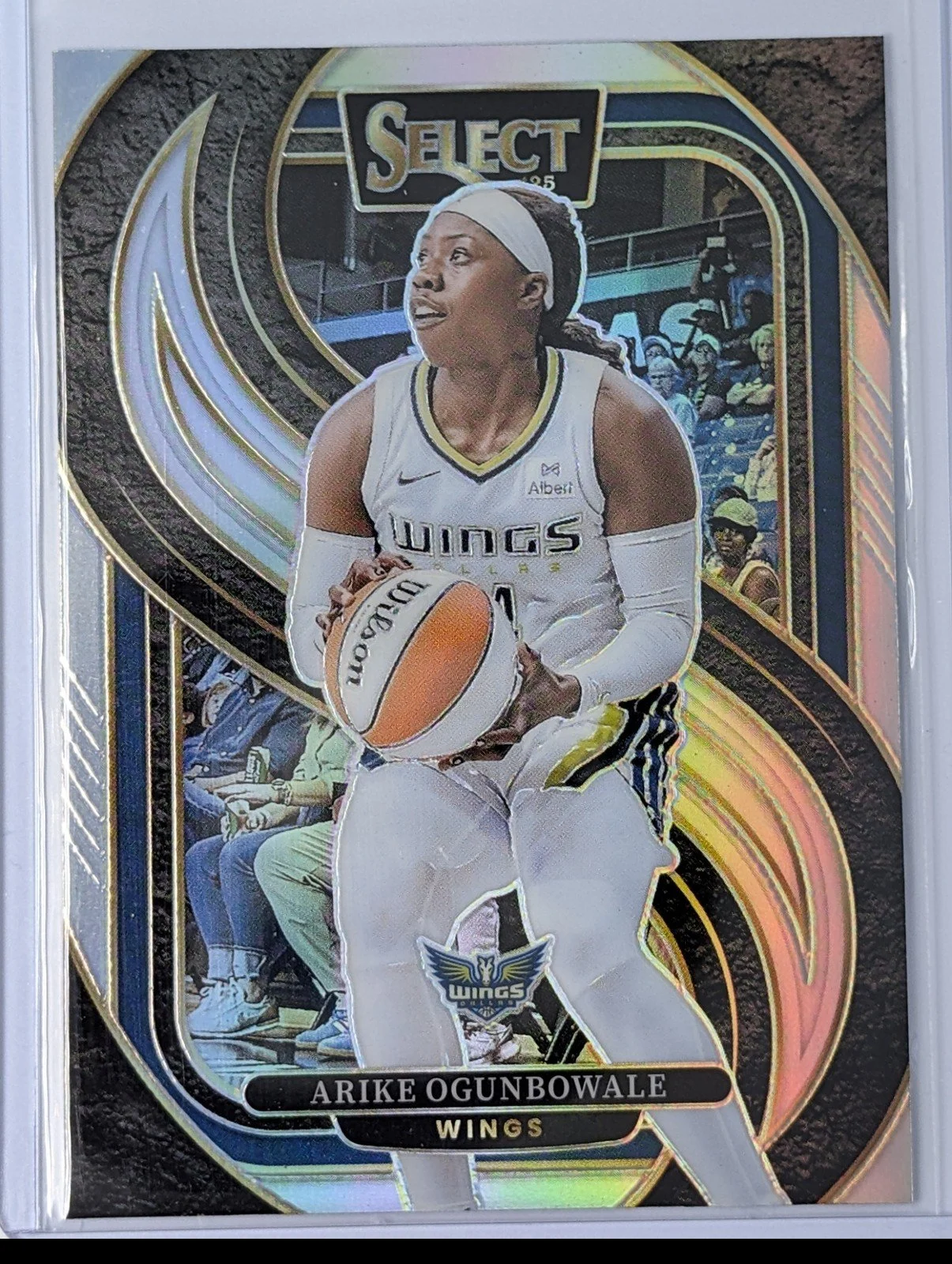 Front of 2025 Panini Select WNBA #189 Arike Ogunbowale Silver Prizms