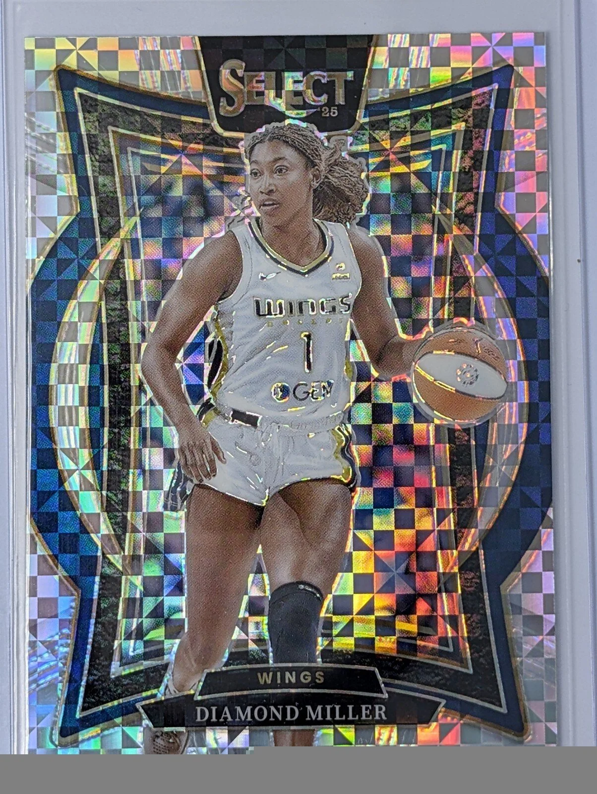 Front of 2025 Panini Select WNBA #15 Diamond Miller Green Ice Prizm