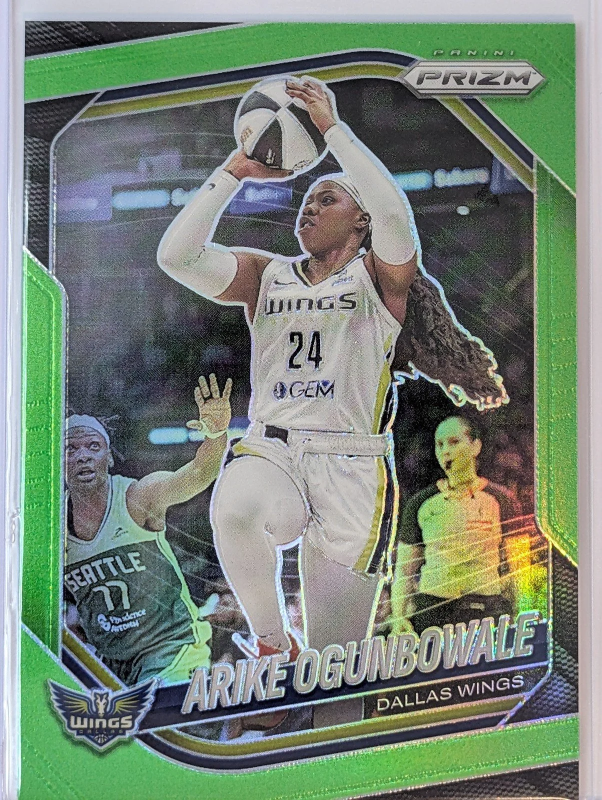 Front of 2025 Panini Prizm WNBA /225  #73 Arike Ogunbowale Green Prizms