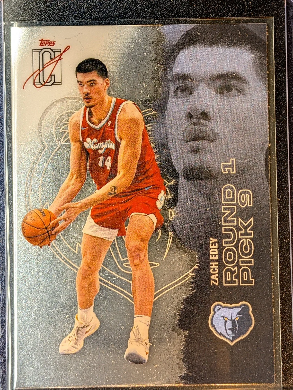 Front of 2025-26 Topps Signature Class #23 Zach Edey