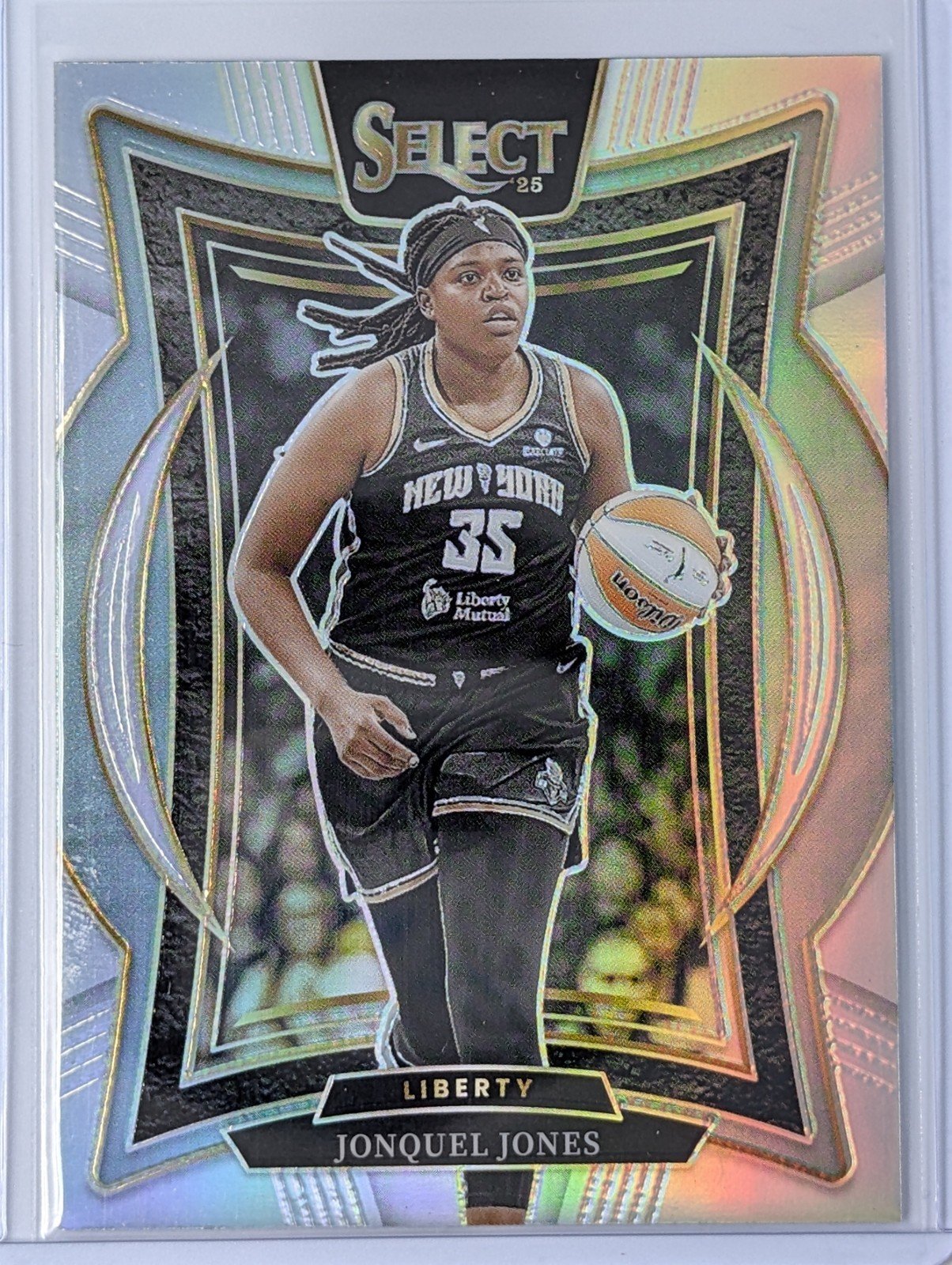 Front of 2025 Panini Select WNBA #70 Jonquel Jones Green Ice Prizm