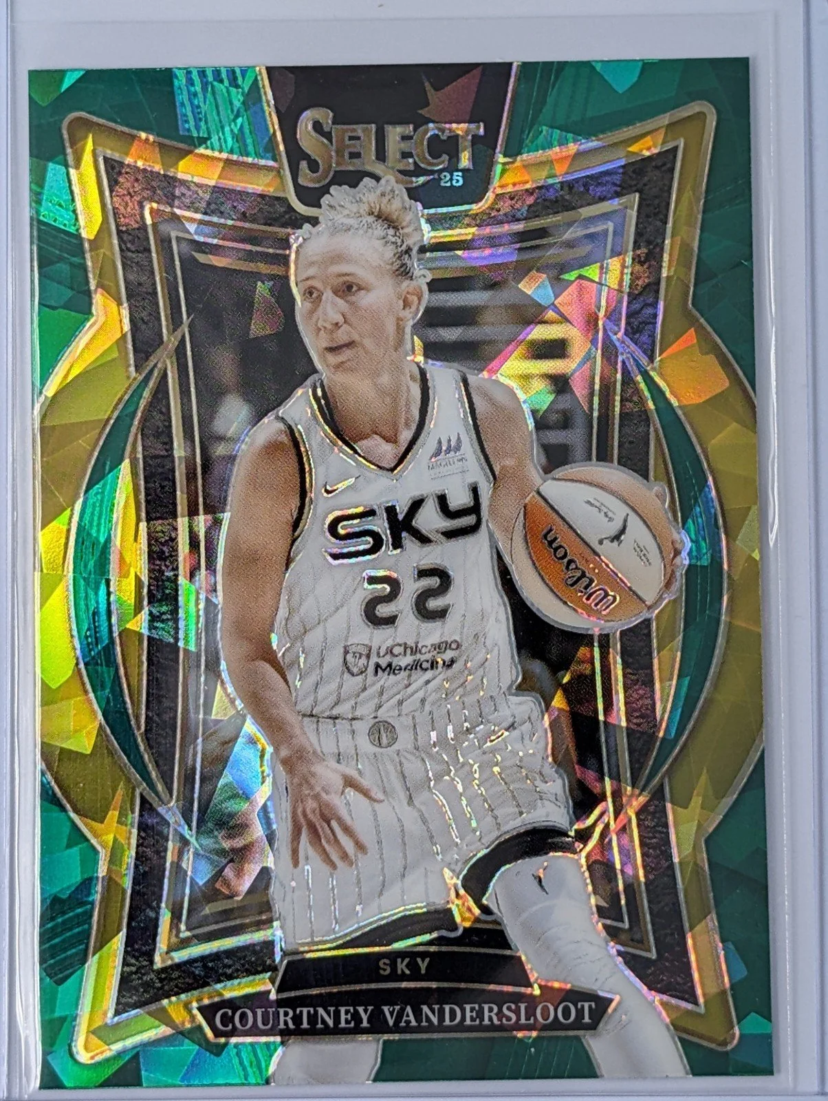 Front of 2025 Panini Select WNBA #36 Courtney Vandersloot Green Ice Prizm