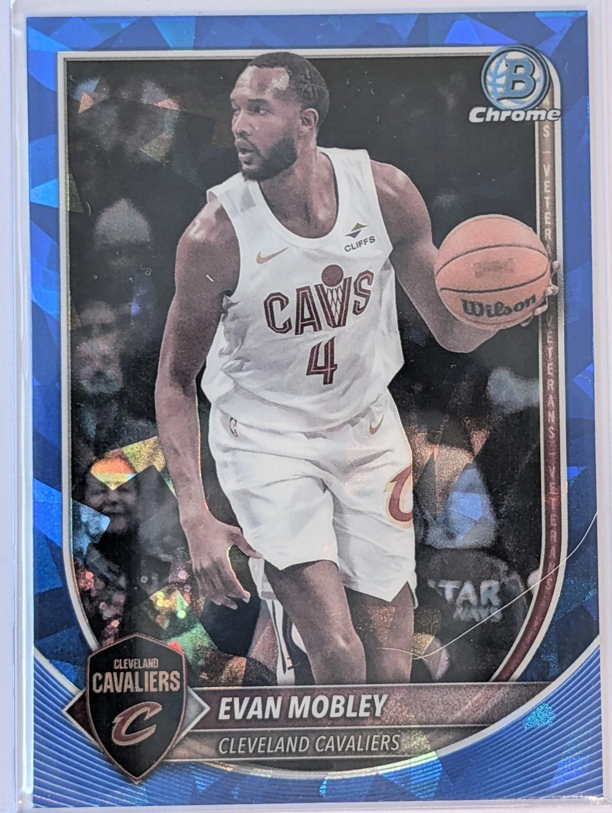Front of 2025-26 Bowman #93 Evan Mobley Sapphire
