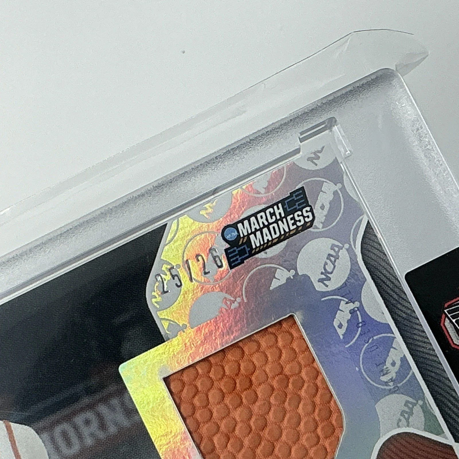 /26 Madison Booker Bowman U March Madness Game Used Ball Relic Auto Inscription - photo 2