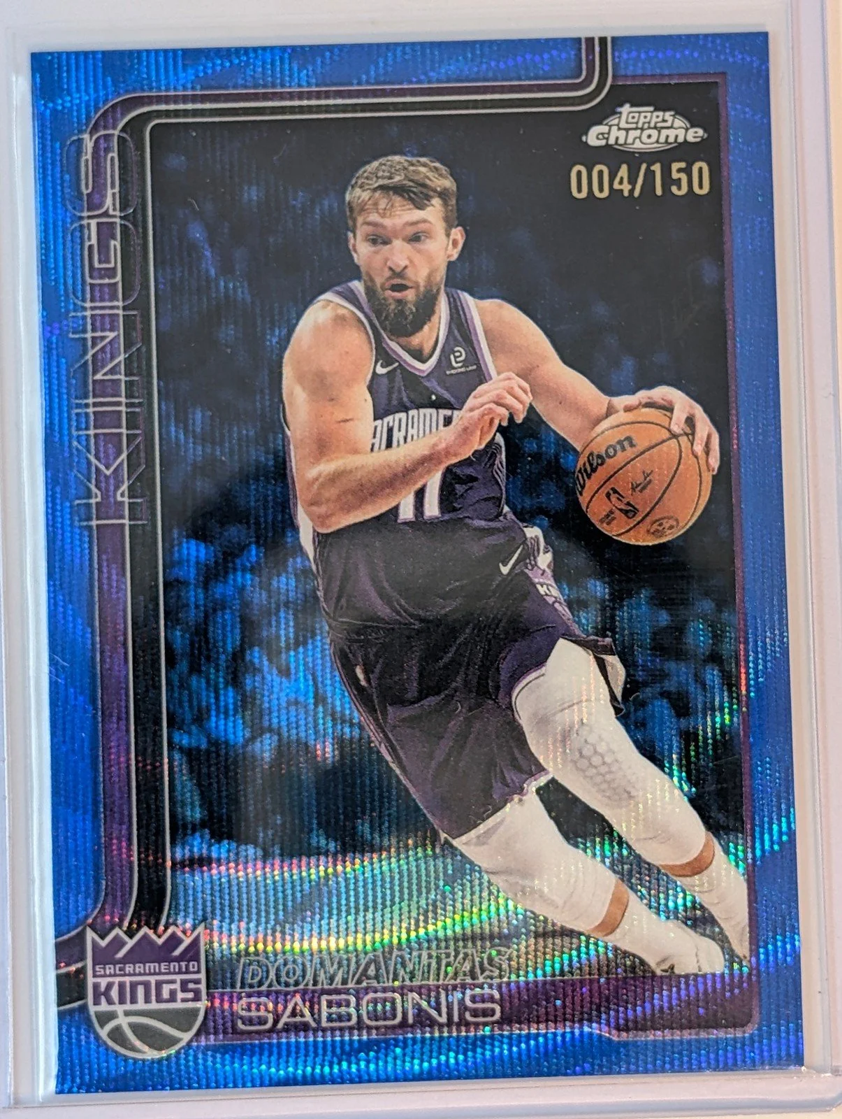 Front of 2025-26 Topps Chrome Update #34 Domantas Sabonis Blue Wave Refractor #/150