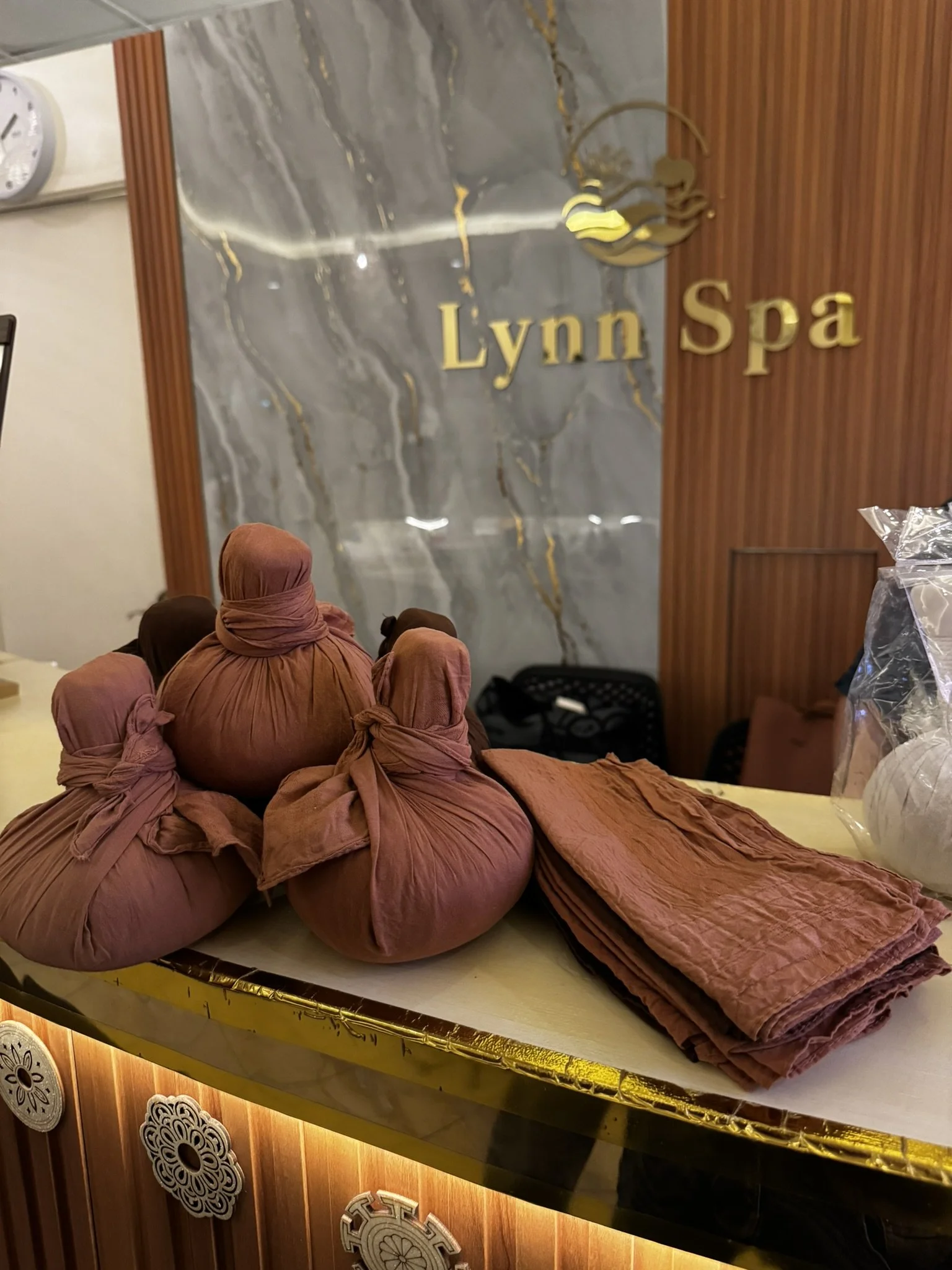 🌿 Experience the Healing Power of Herbal Massage at Lynn Spa Cebu 🌿

