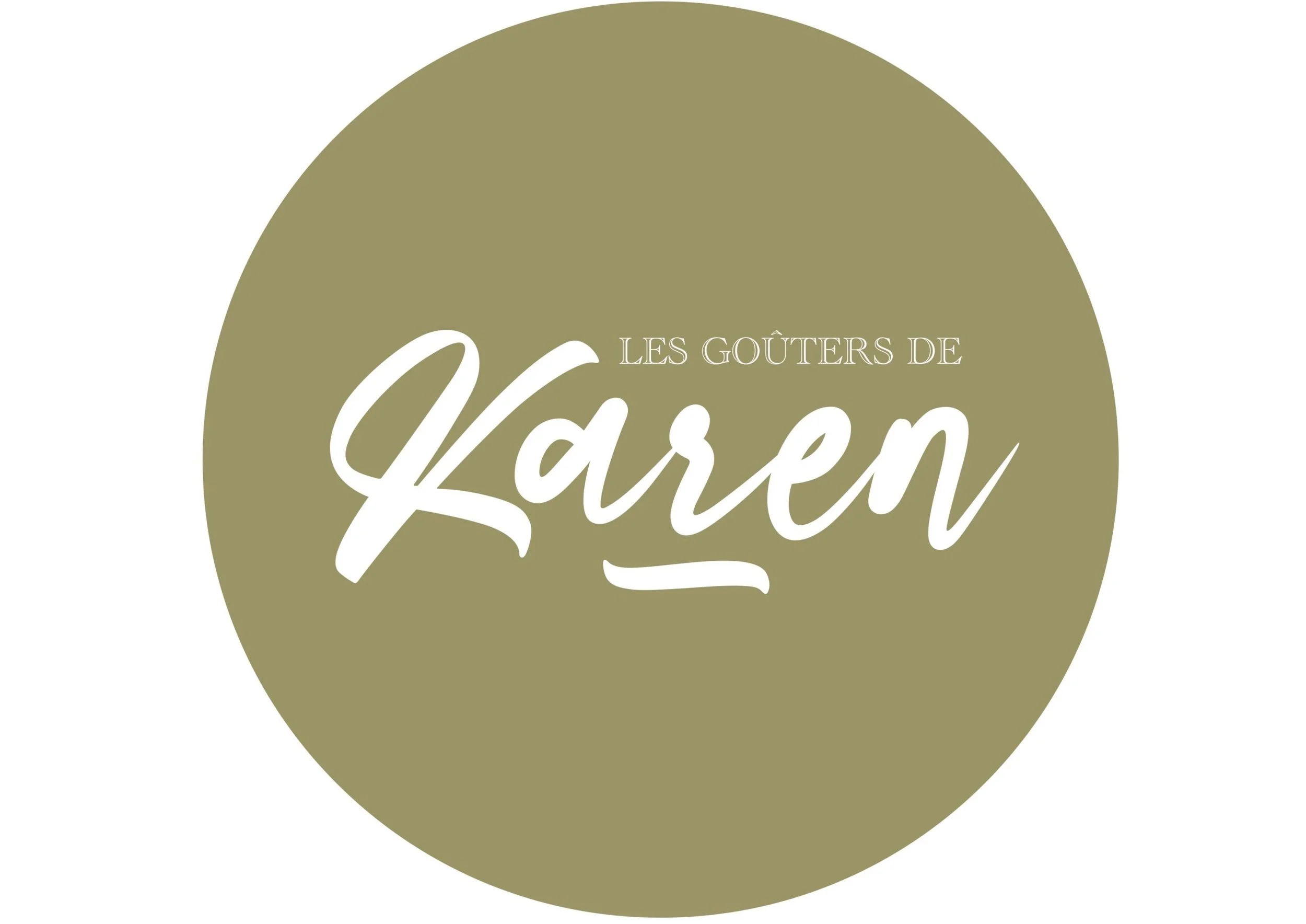 Logo rond avec fond beige clair et texte blanc "Les goûters de Yaren" inscrit au centre.