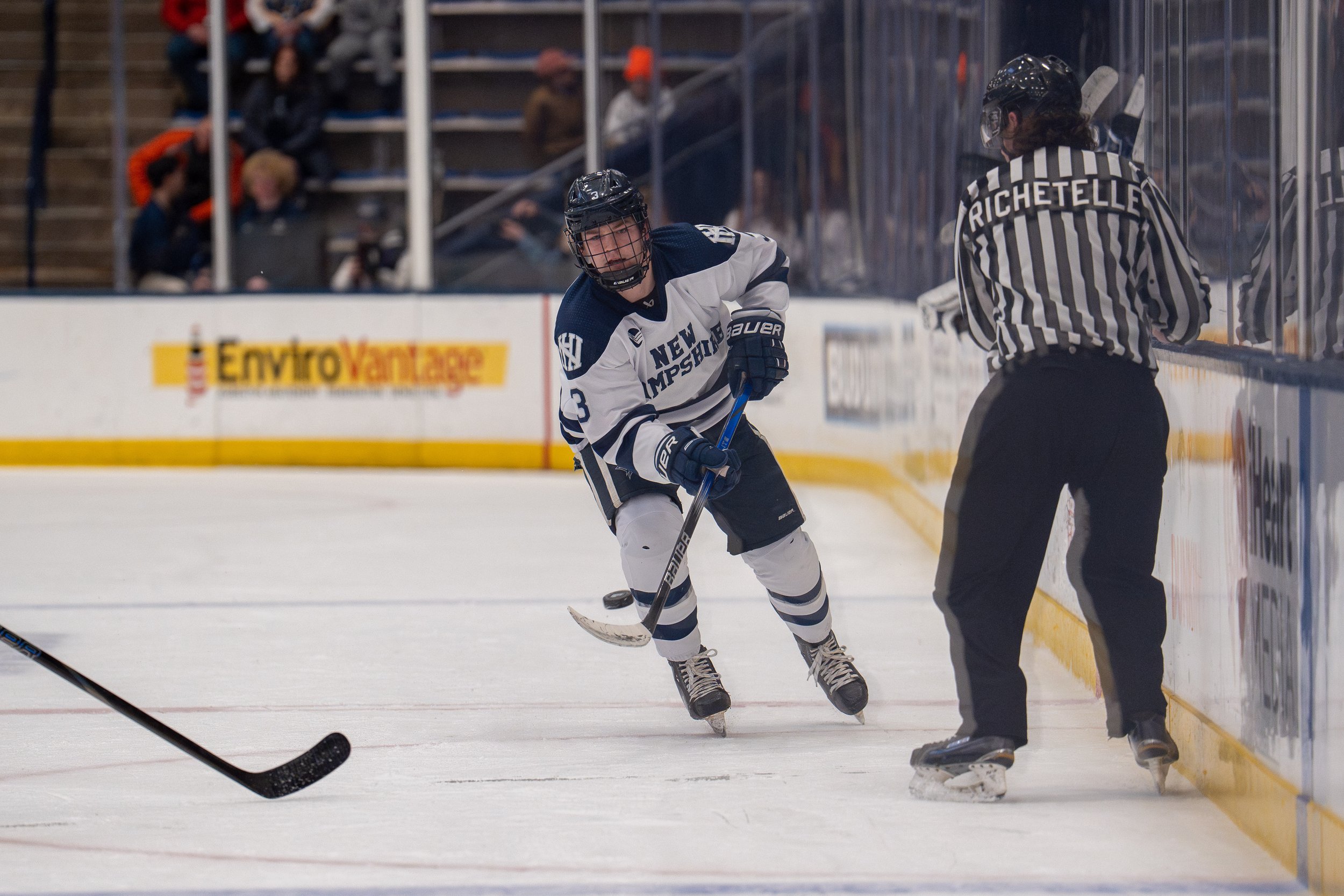 unh-mens-hockey-2-8-76.jpg