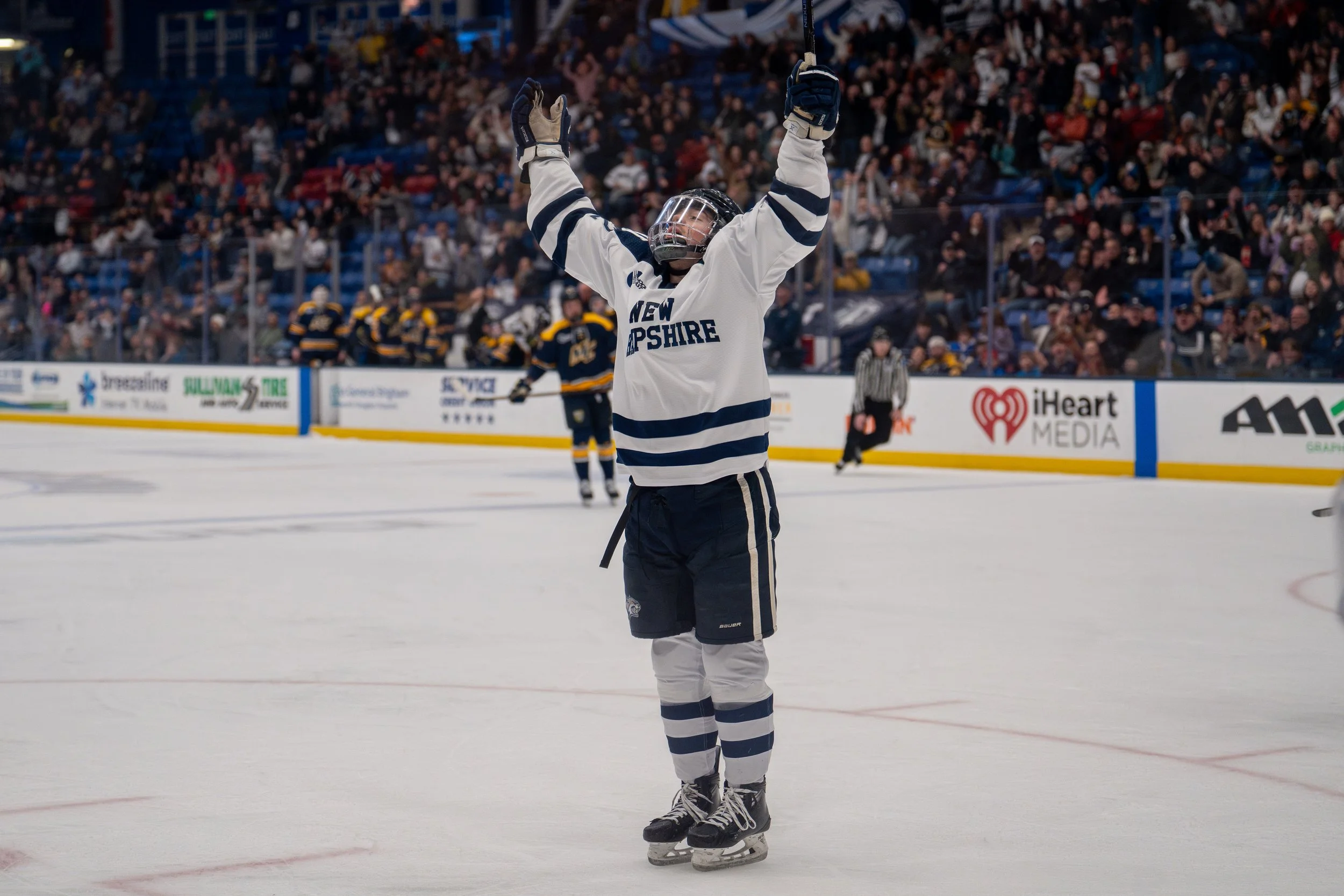 unh-mens-hockey-2-8-177 copy.jpg