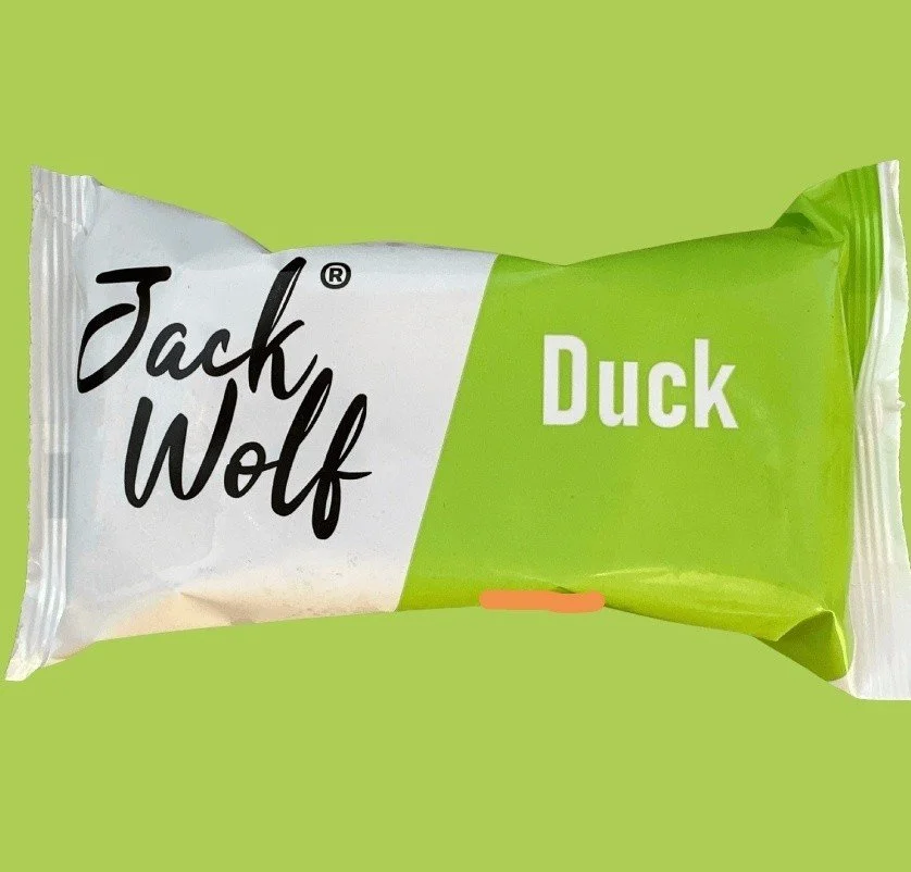 🦆 Jack Wolf Duck 500g 🐺

Treat your dog to a delicious duck recipe made with 100% British duck. This complete raw meal is chicken-free, grain-free and made without fillers or low-quality ingredients, making it a great choice for dogs that enjoy a s