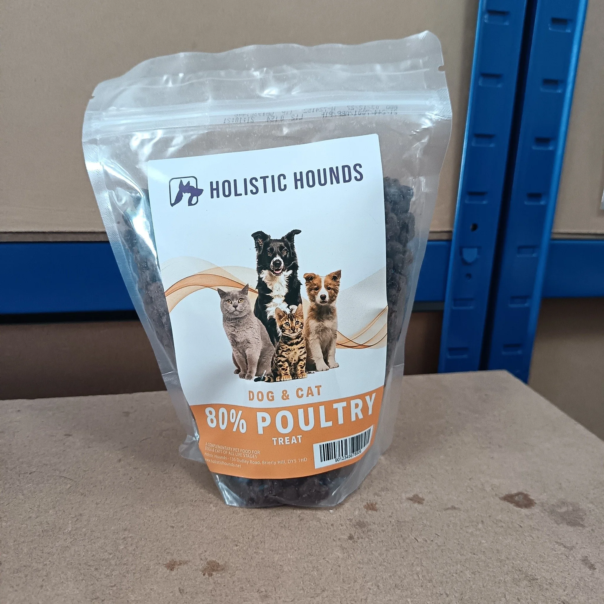 🐾 80% Poultry Treats &ndash; a tasty reward for training, walks or simply because they deserve one! 🐶

Looking for a treat with plenty of animal ingredients? Our Holistic Hounds 80% Poultry Treats are made with 80% freshly prepared poultry, includi