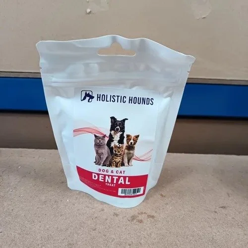 🦷🐾 Healthy teeth, happy dogs and cats!

Good dental care is an important part of keeping our pets healthy, and sometimes a tasty treat can be a great addition to the daily routine.

Our Holistic Hounds Dental Treats are specially formulated for bot