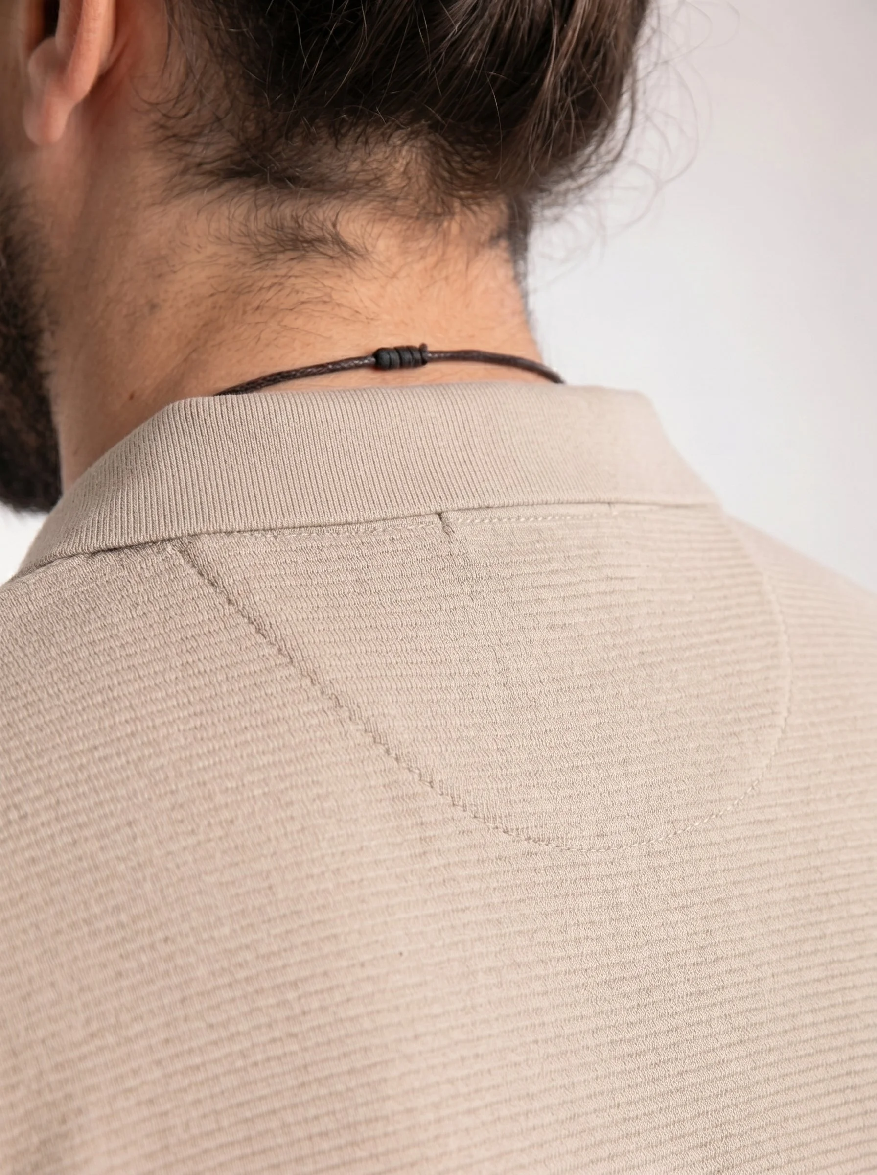 zoom_in_to_the_collar_202606232046.jpeg