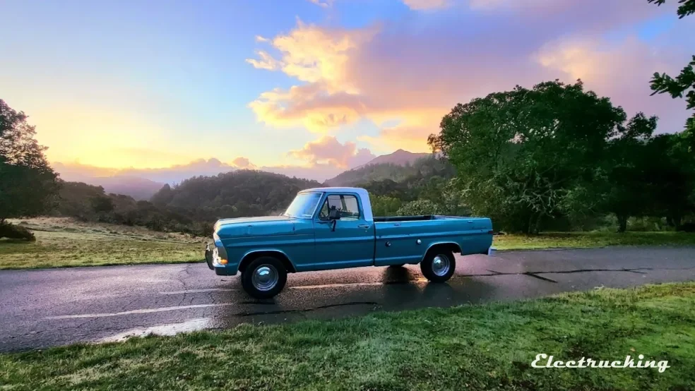 AquaMarie the F100 at Sunrise Desktop Background