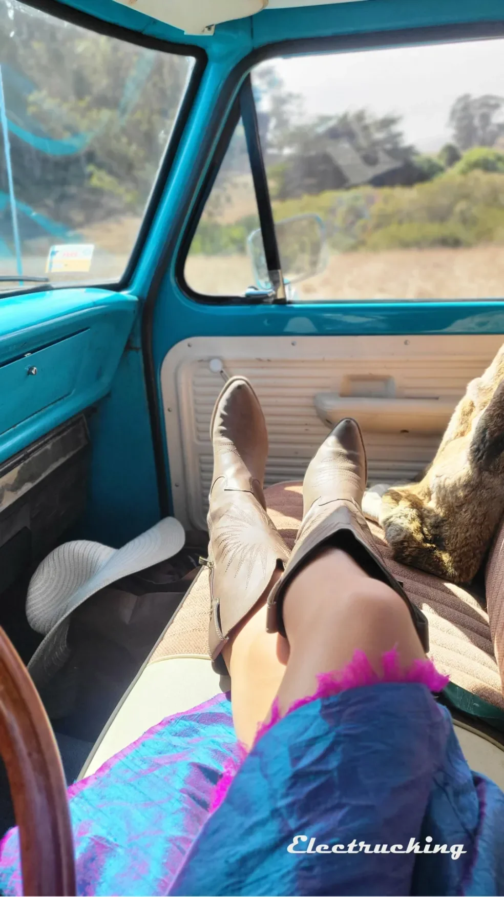 "Sittin' Pretty" F100 Bench Seat Phone Background