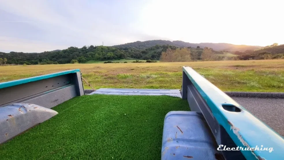 F100 "Lawn Bed" Tailgate Desktop Background