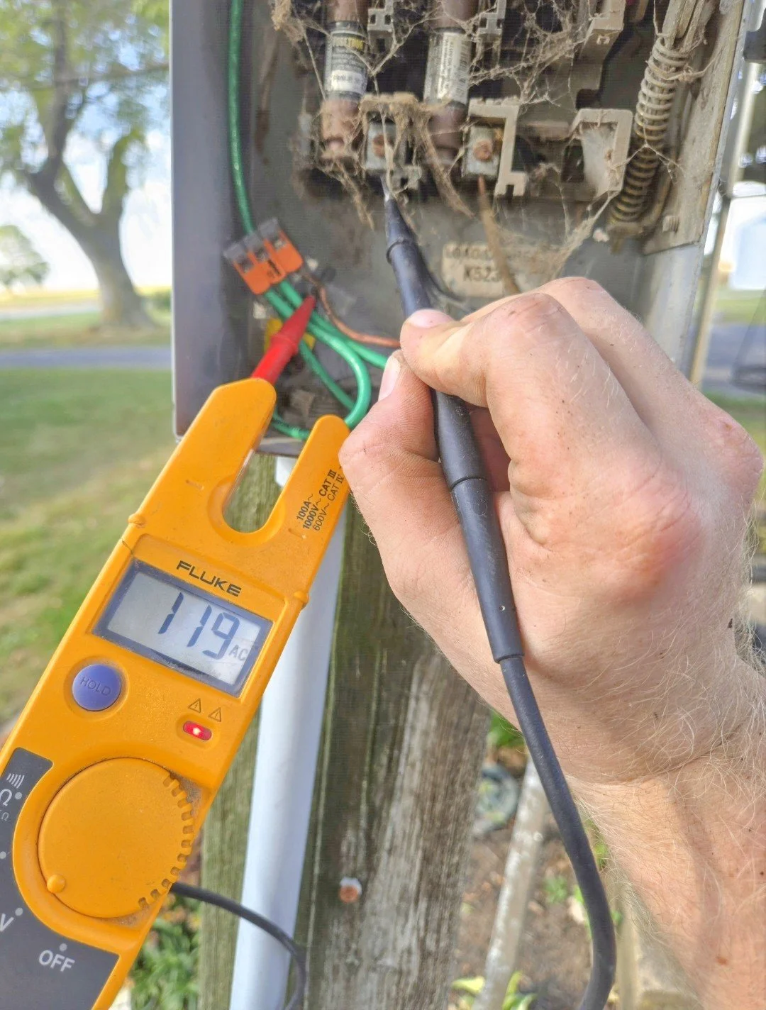 Voltage testing with multimeter, diagnosis and repair