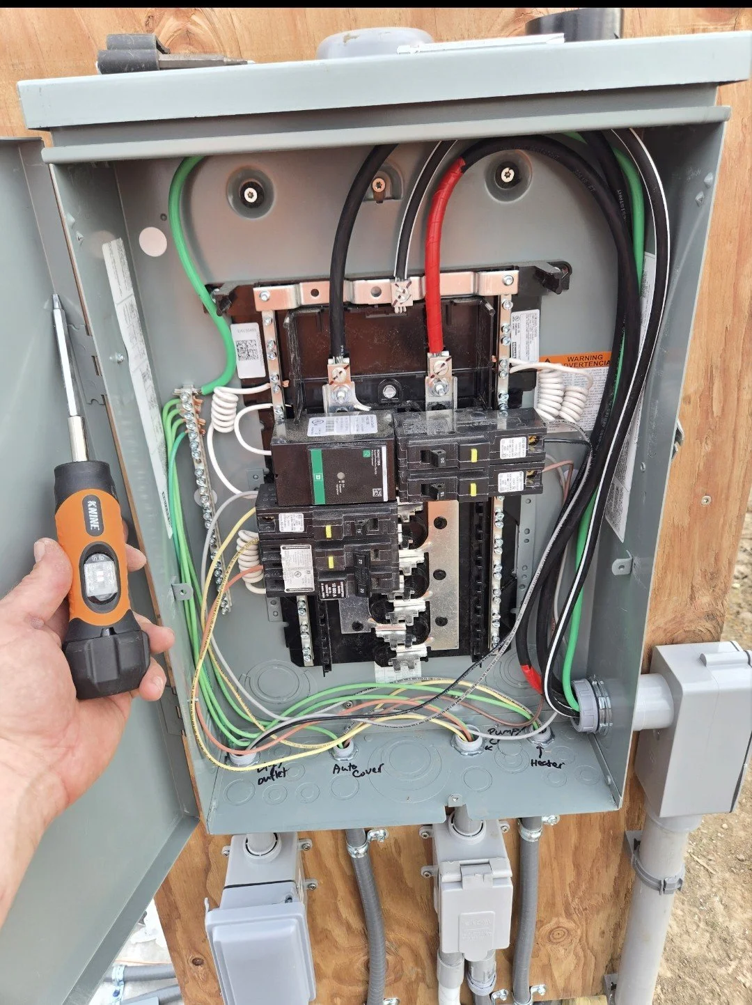 Terminating wires with a torque screw driver