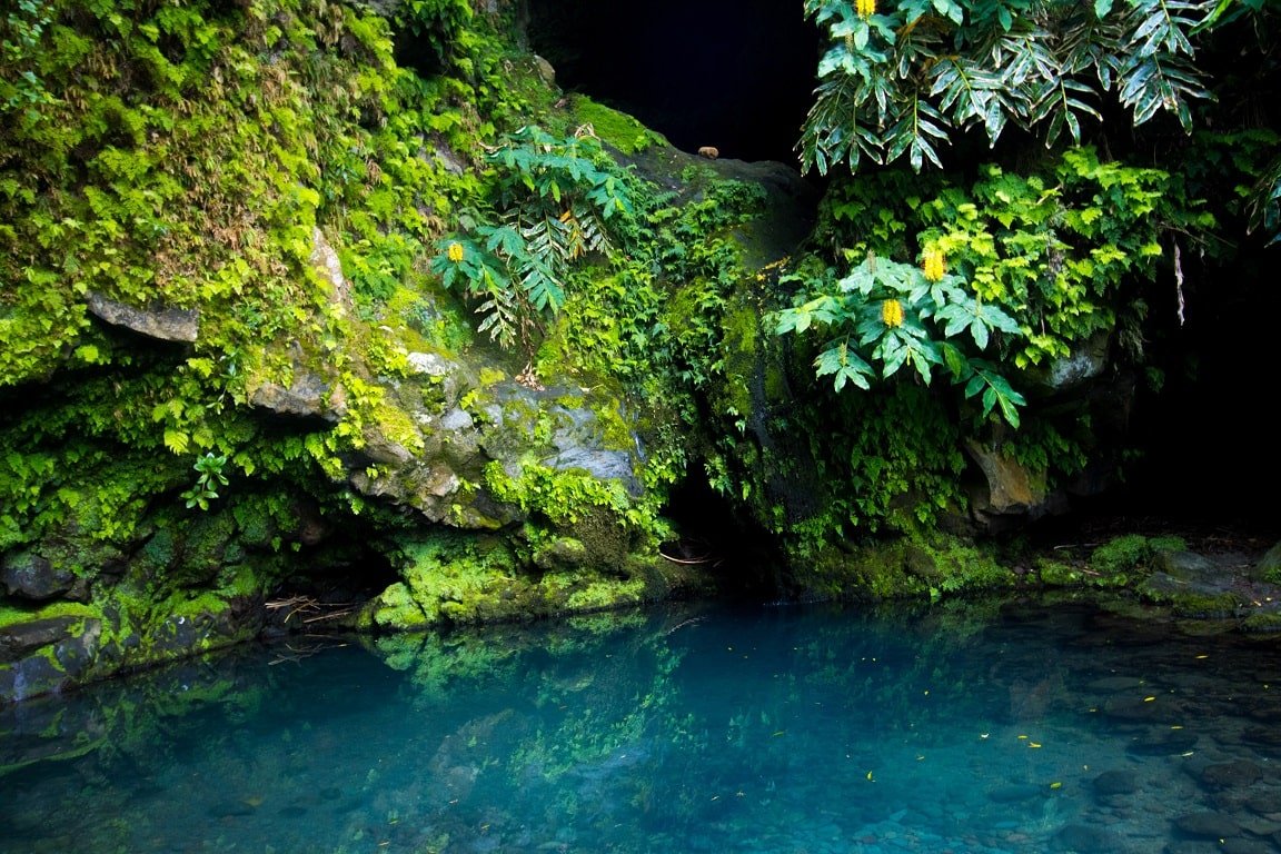 Grotto pool