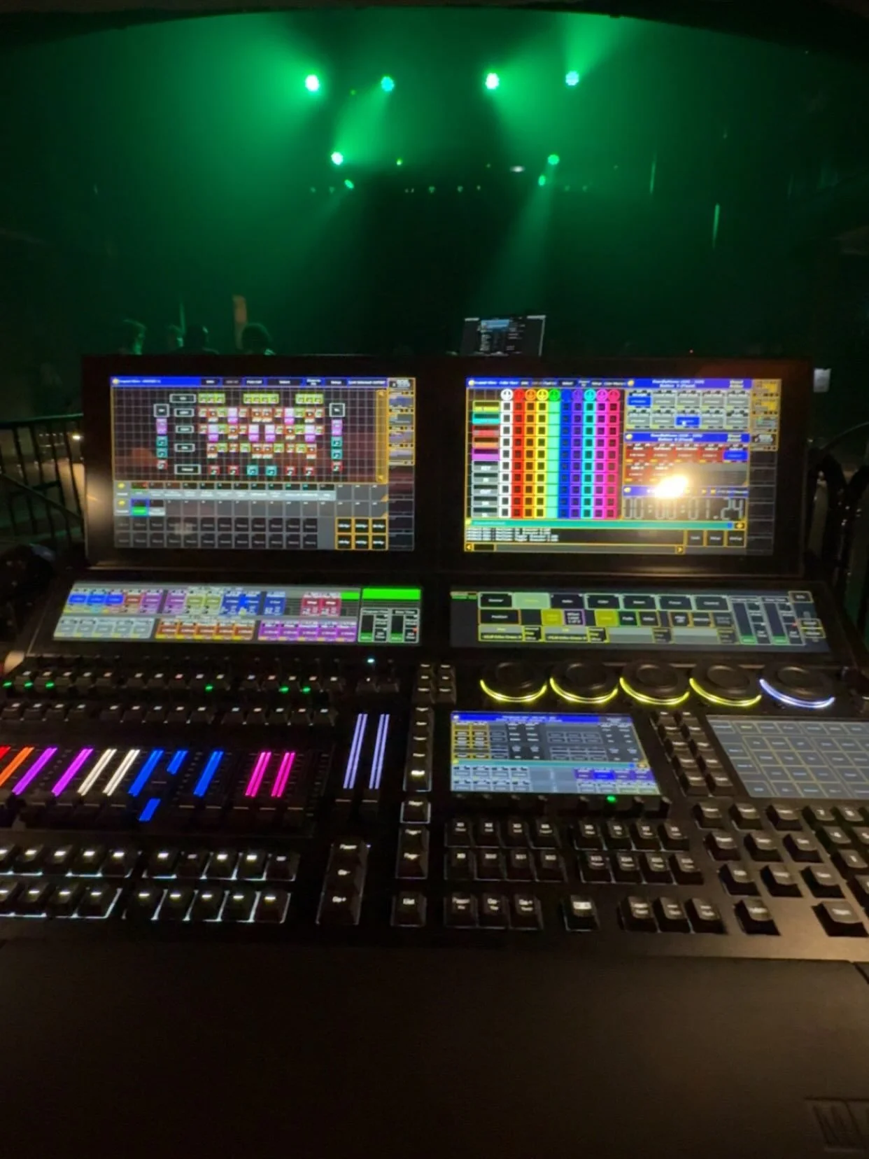 Heated Rivalry at @outset_chicago 

Heated Rivalry brought the energy from start to finish. The dance floor stayed packed, the music never let up, and the vibes were unmatched!!!

-
Lighting Designer: @unitedproductionsoffical 

#livemusic #aurispres