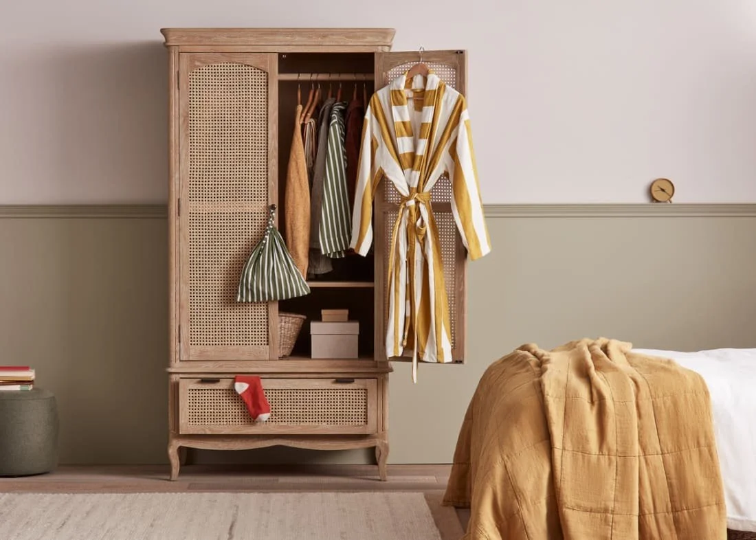 646801-margot-wardrobe-03-044crop.jpg