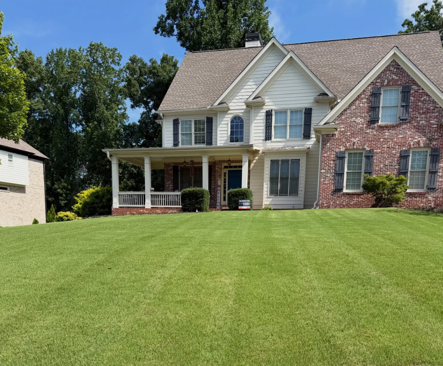 A freshly serviced lawn after our full-service lawn maintenance.
