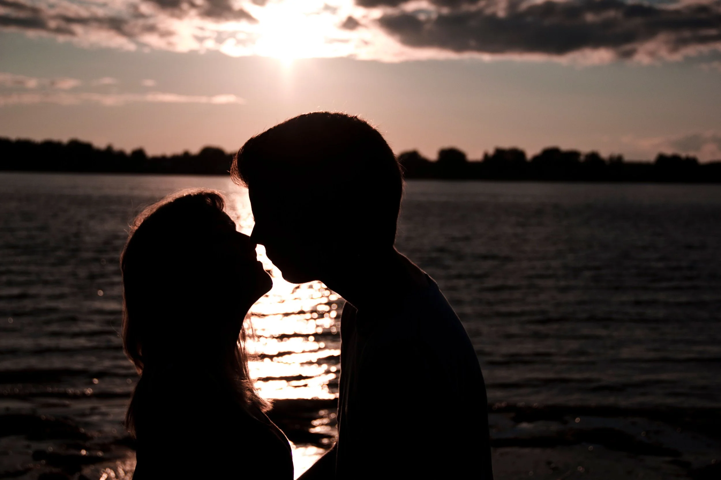 First Date Advice: Feel Confident, Comfortable and Yourself
