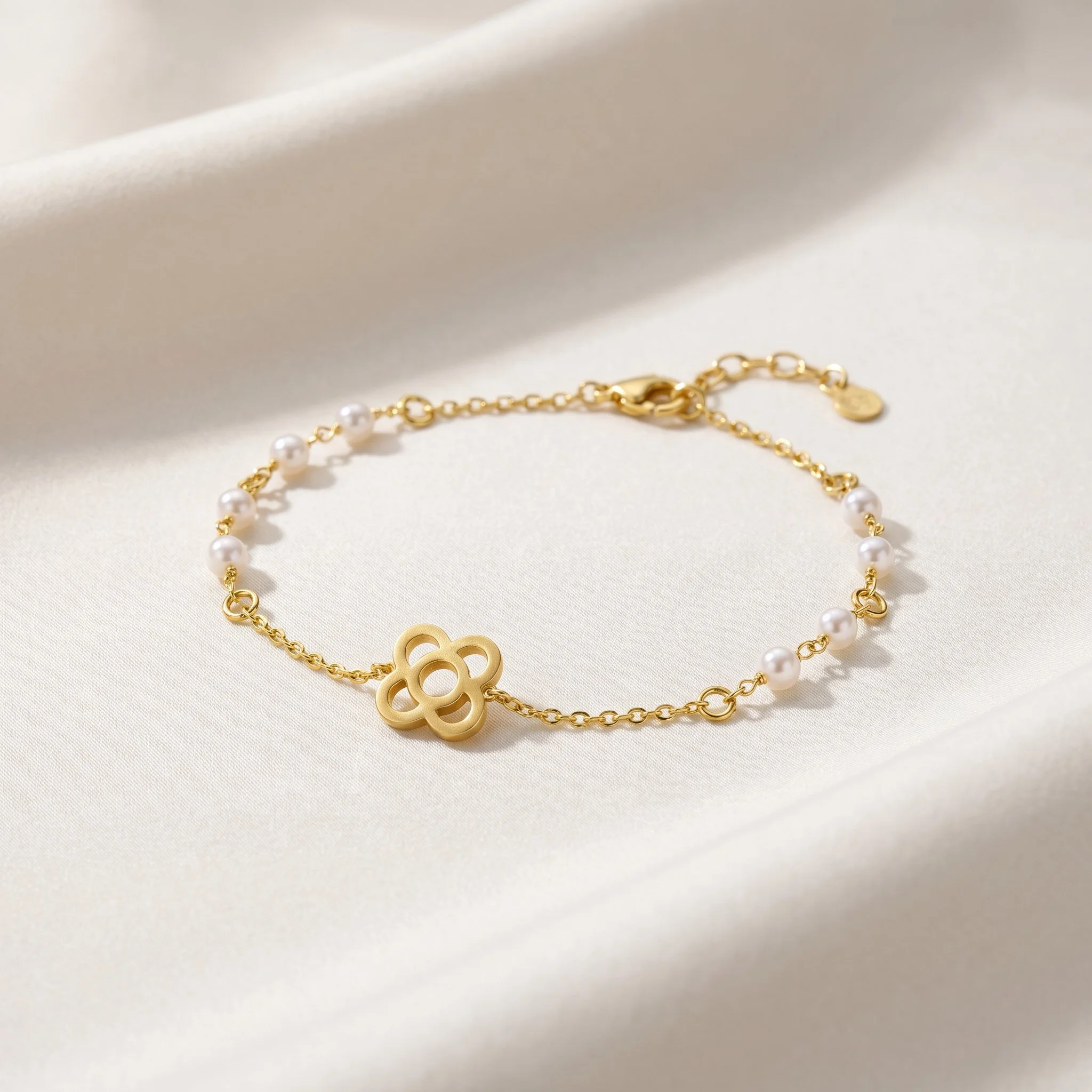 Sterling silver barcelona flower with six pearls bracelet (Gold plated)4.jpg