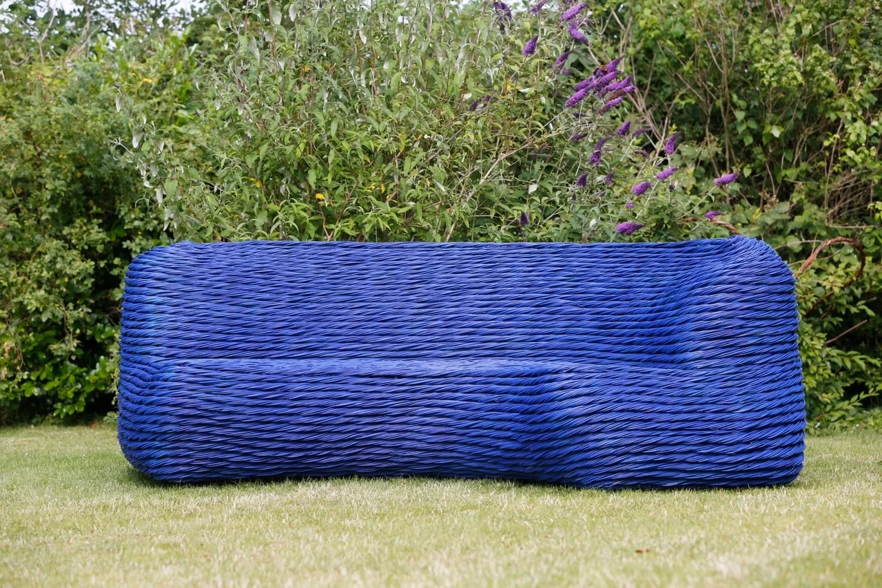 blau sofa.jpeg