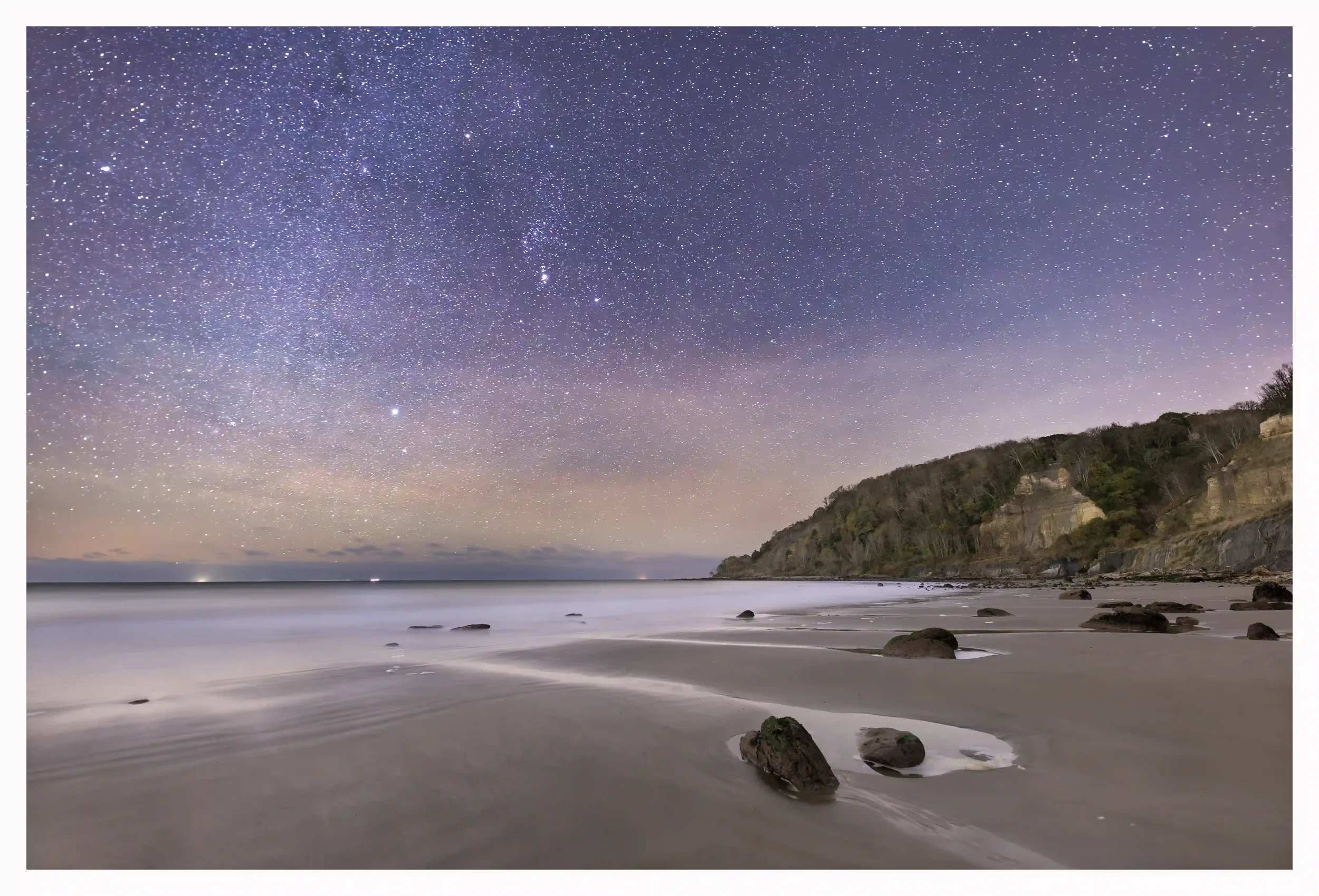 TEMPORAL MAGIC ISOLATION
A beach that can only be temporarily accessed at low tide; so left purely down to the natural elements and un-altered by humans. Everything just felt so calming on this night, waves declined smoothly to the sound of a gentle 