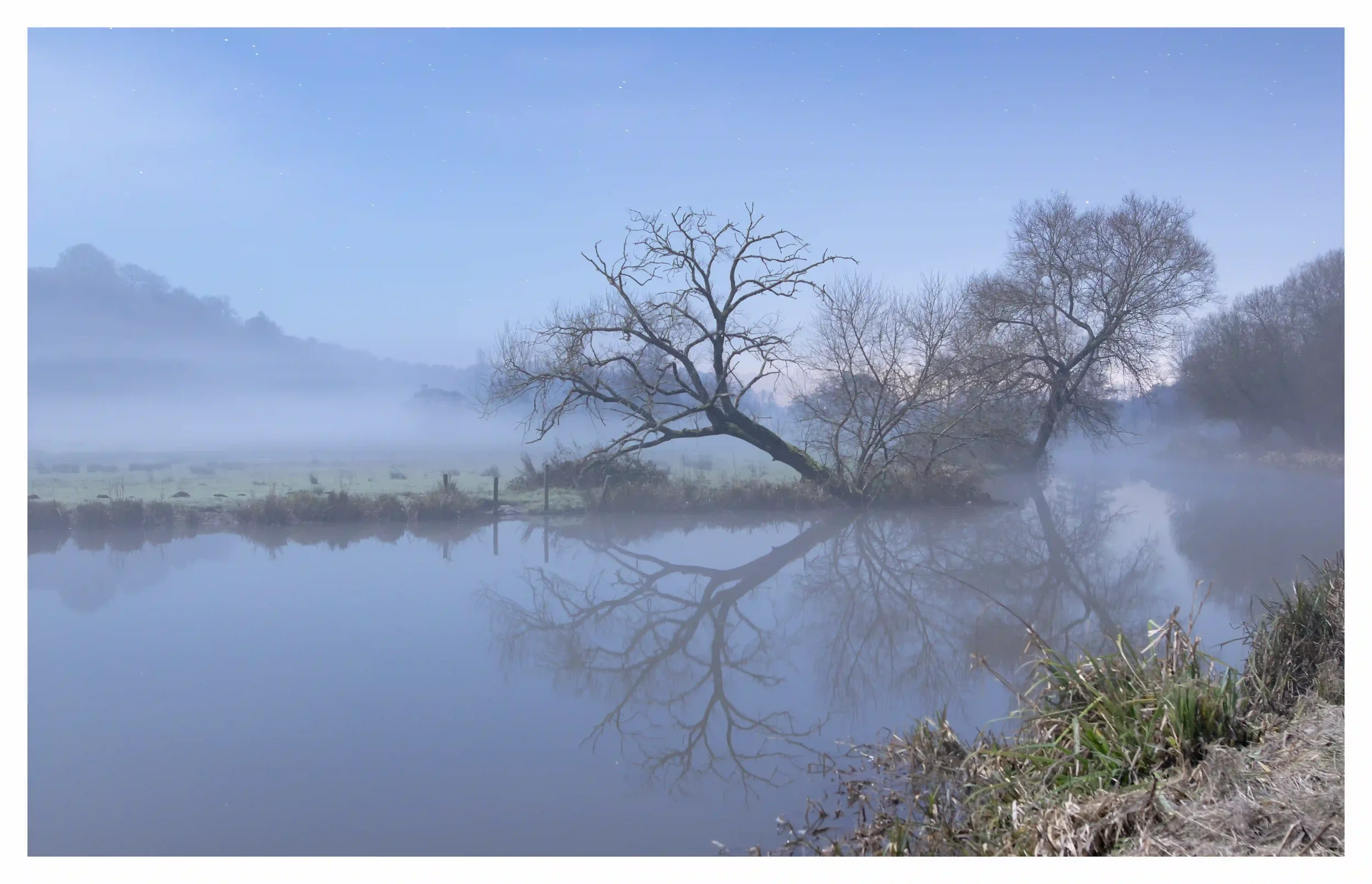 SOOTHED UNDER MOONLIGHT
River Wey, Godalming, Surrey, UK.
There was just something so calming about being by the river on this fresh moonlit January night. As blankets of mist slowly drifted across the meadows; the contrast of the scene just seemed t