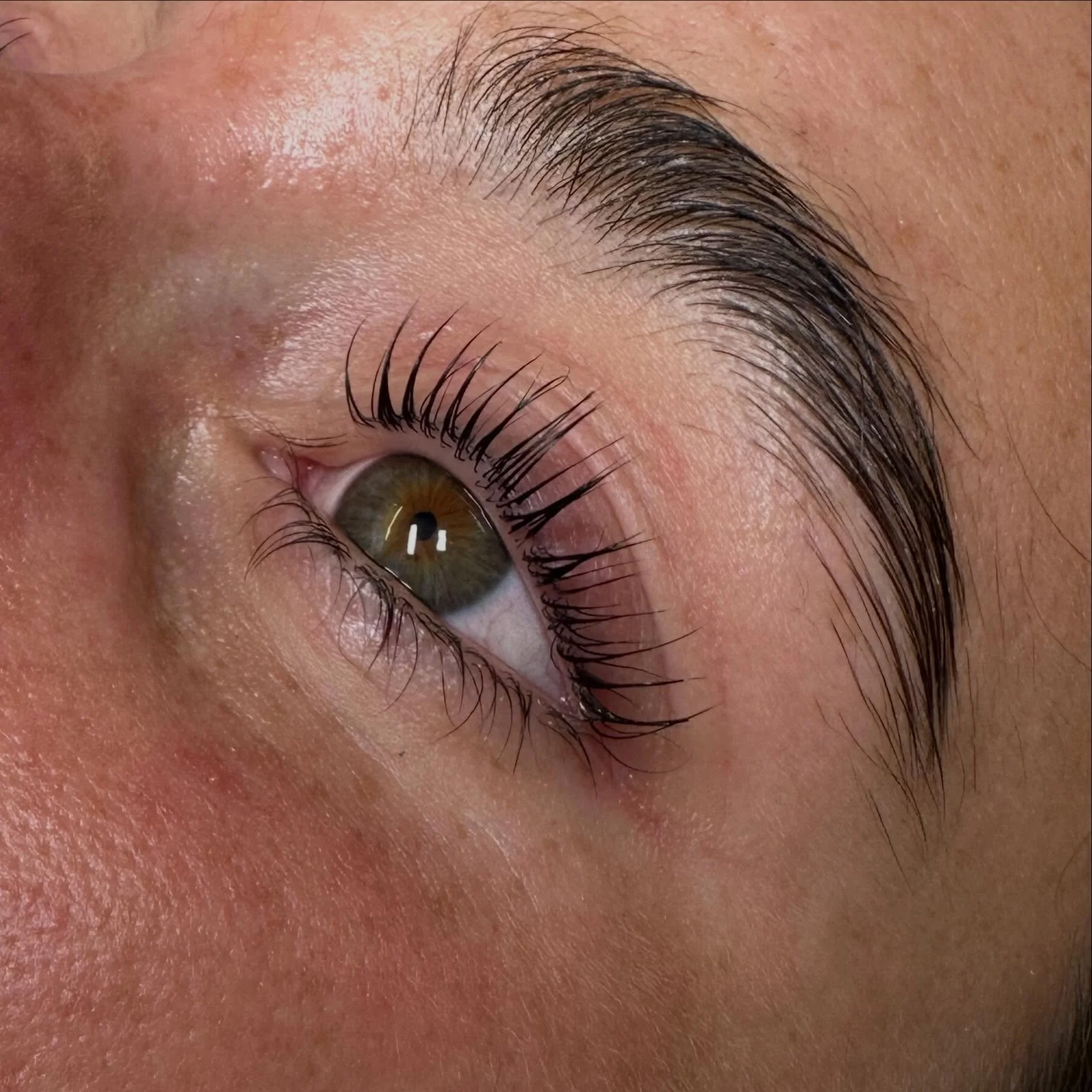 We love how a lash lift and tint can elevate your lashes ✨