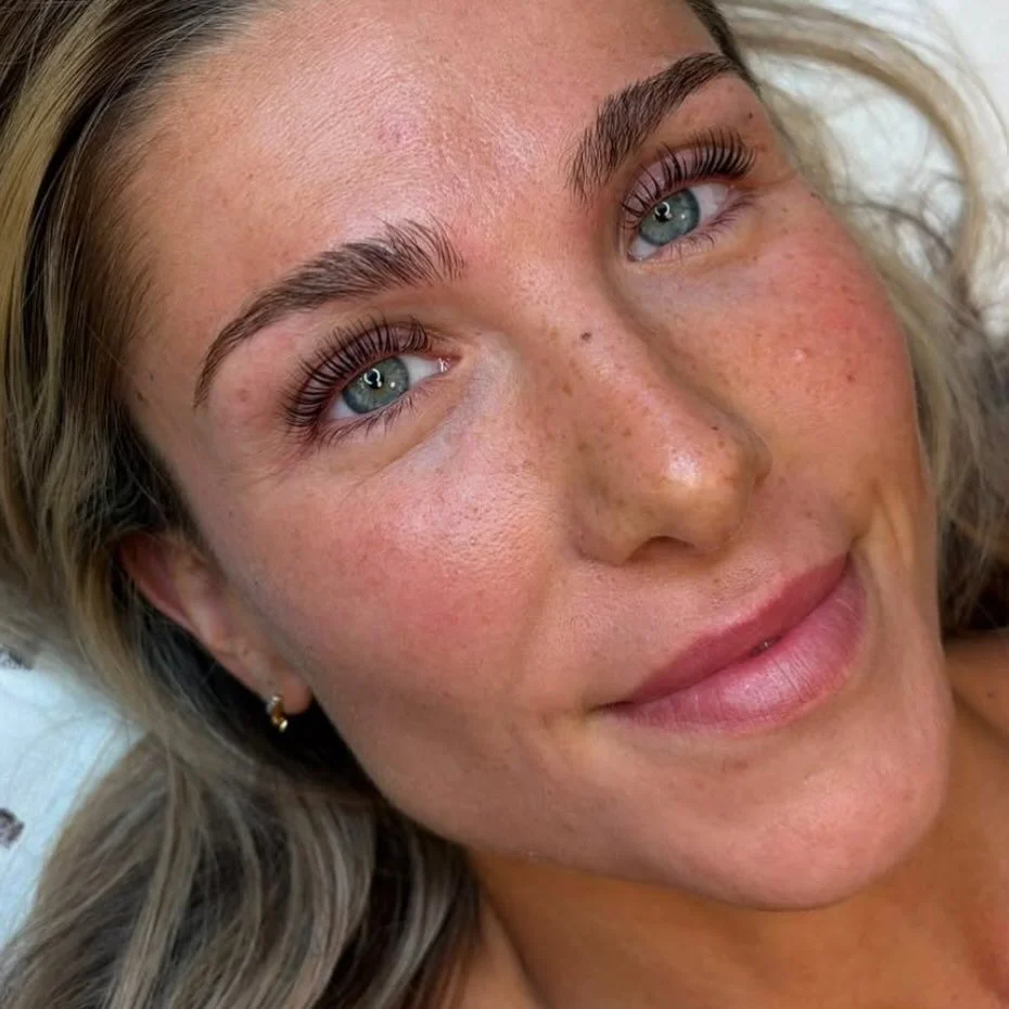 Kerry is the newest member of our salon team, and we&rsquo;re so excited to have her! 💕

She may be new to the salon, but she&rsquo;s definitely not new to lashes. With plenty of experience, a gentle touch, and an eye for detail, you&rsquo;re in saf